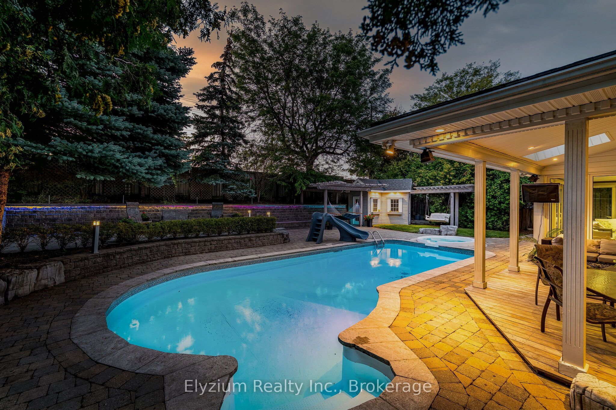 1566 Myron Drive, Mississauga, ON L5E 2N6 photo 3