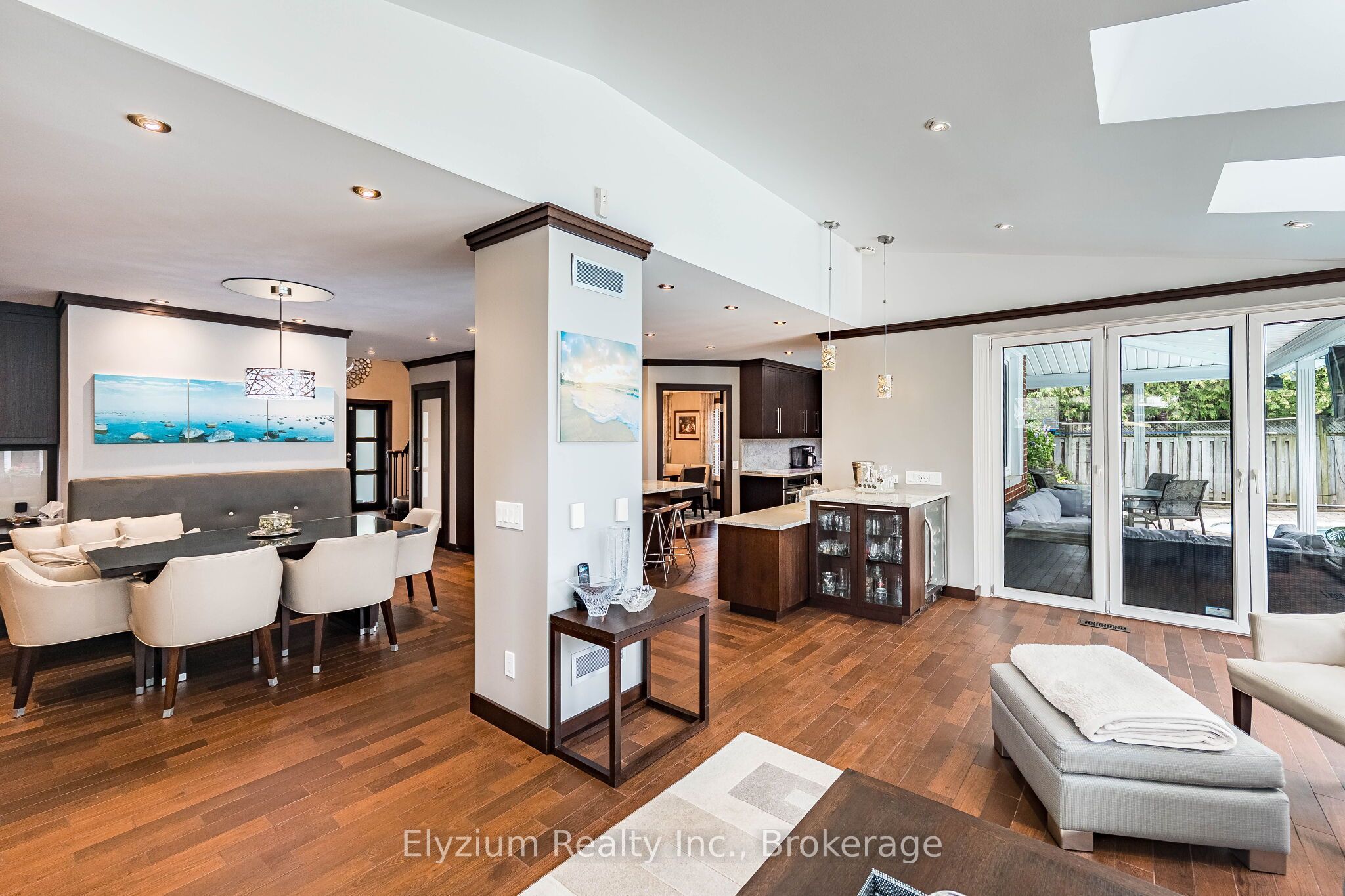 1566 Myron Drive, Mississauga, ON L5E 2N6 photo 5