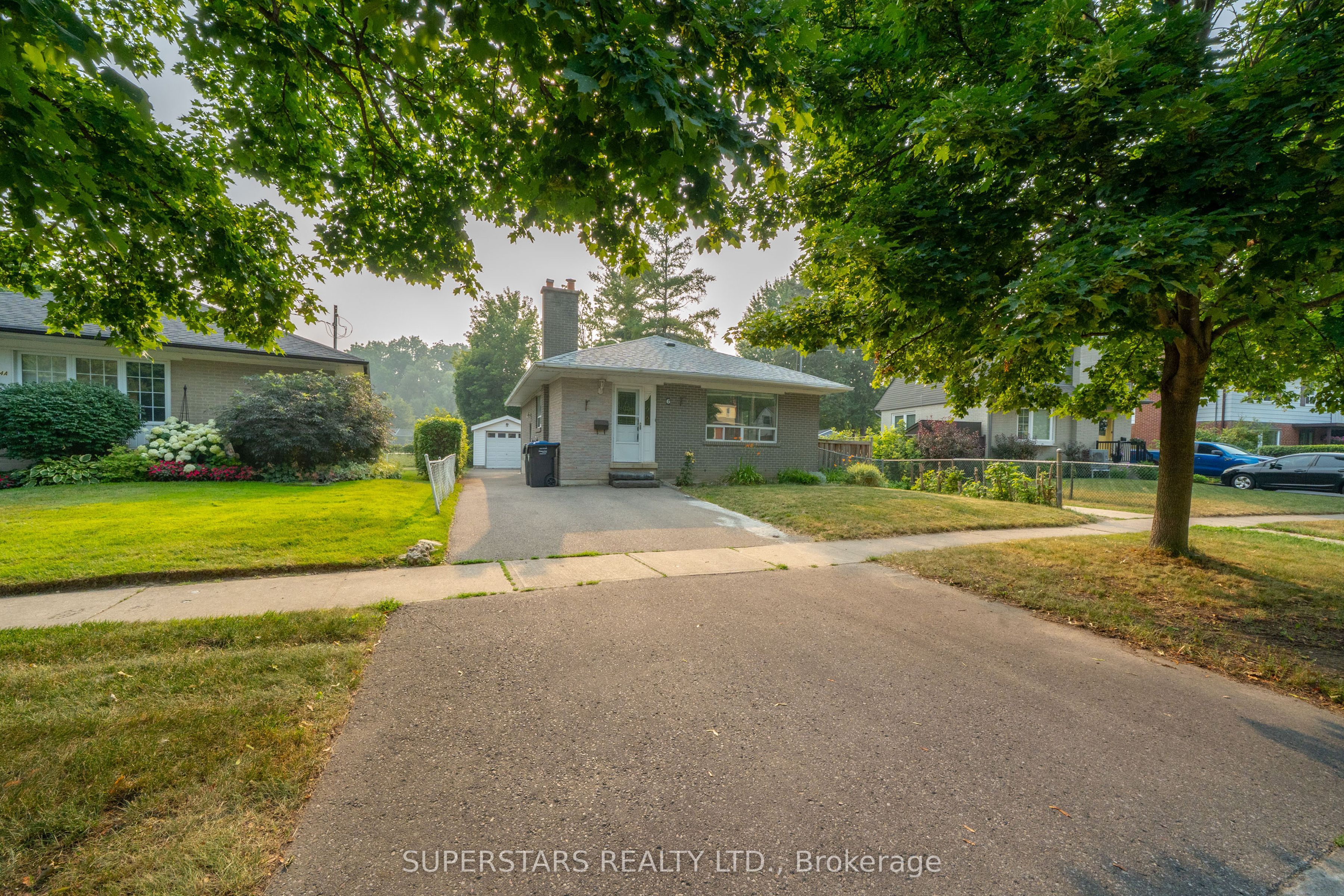 6 Meadowland Drive, Brampton, ON L6W 2R4 photo 2