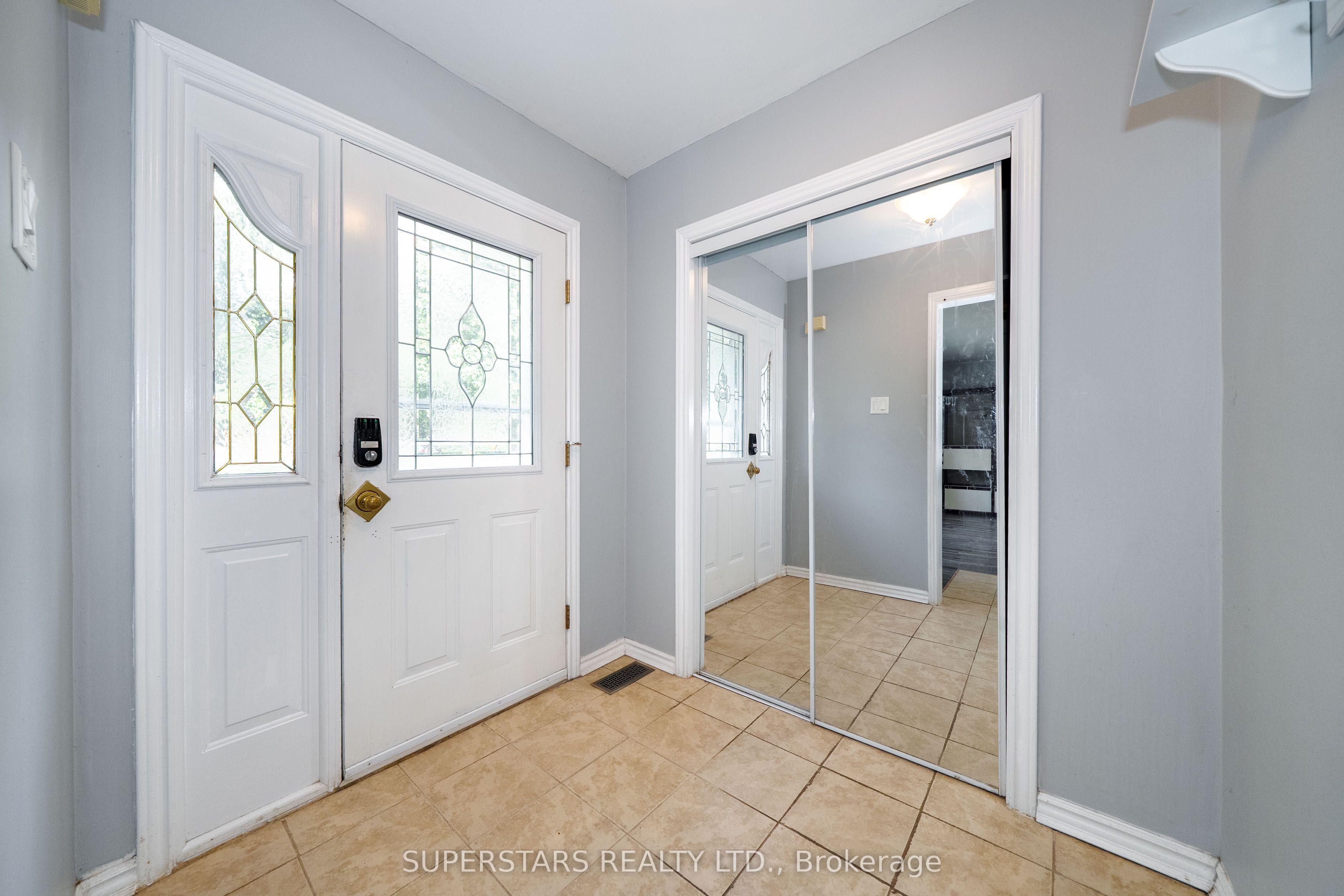 6 Meadowland Drive, Brampton, ON L6W 2R4 photo 3