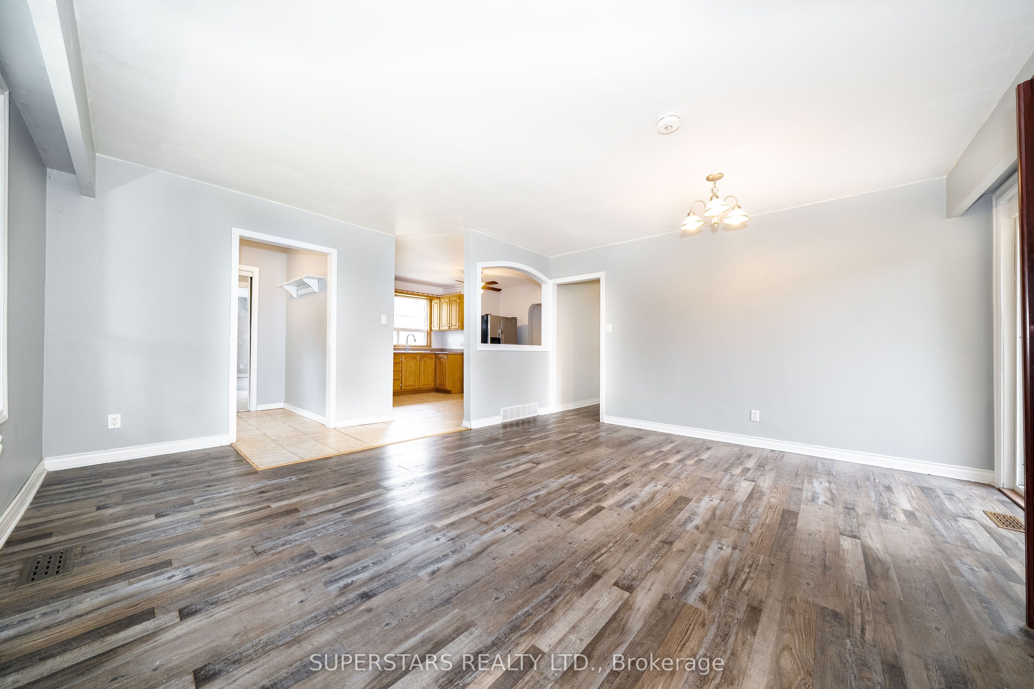 6 Meadowland Drive, Brampton, ON L6W 2R4 photo 4