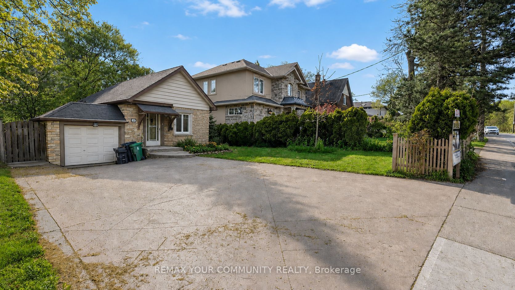 39 South Kingsway, Toronto, ON M6S 3T2