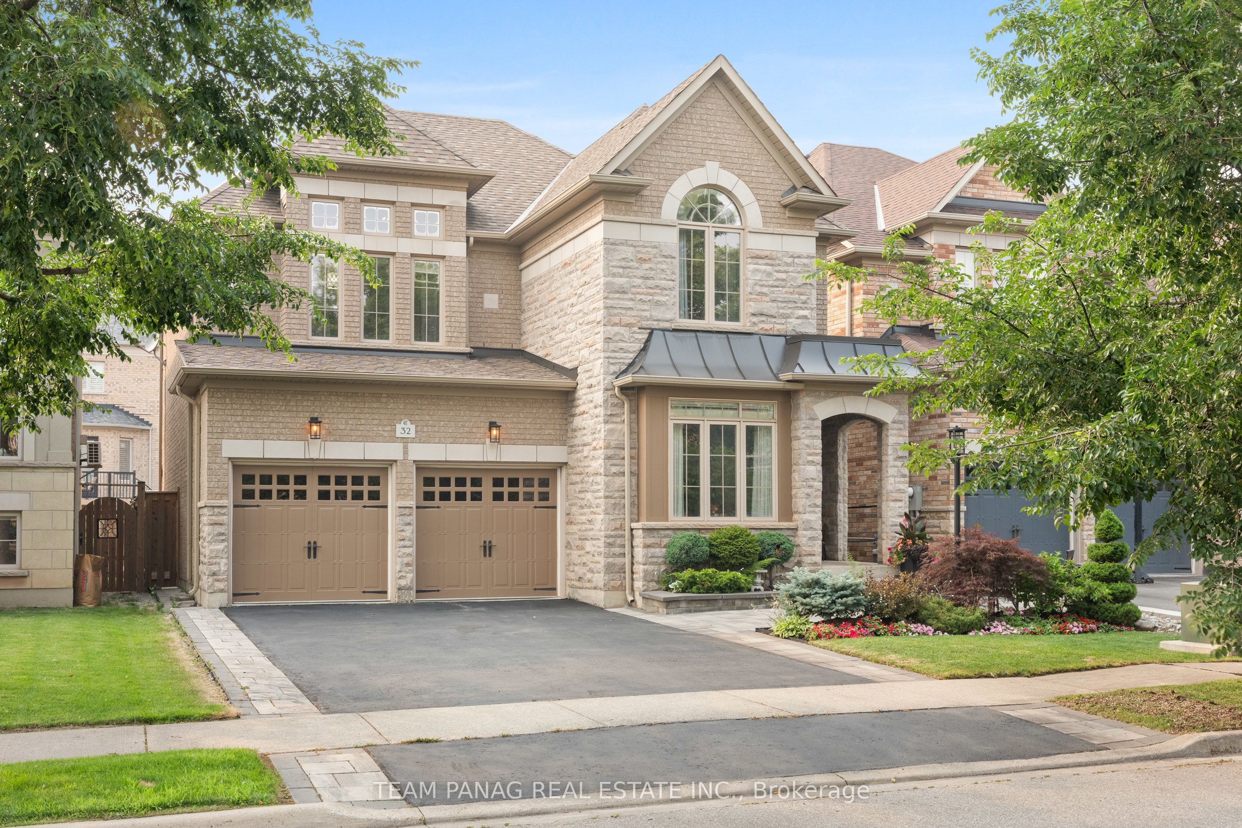 32 Impulse Circle, Brampton, ON L6X 0X9 photo 2