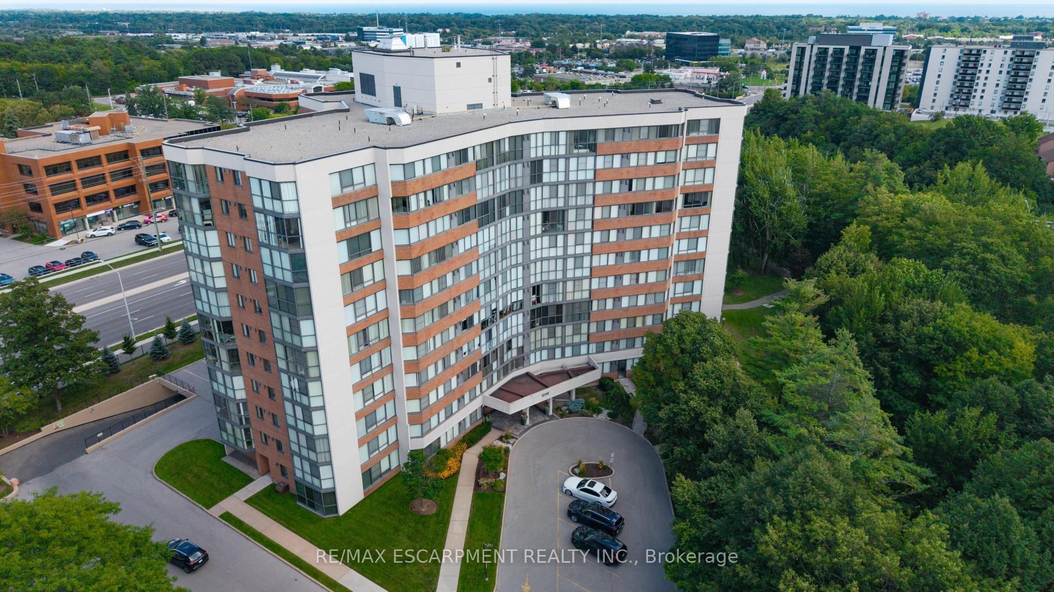 1230 Marlborough Court 202, Oakville, ON L6H 3K6 photo 2