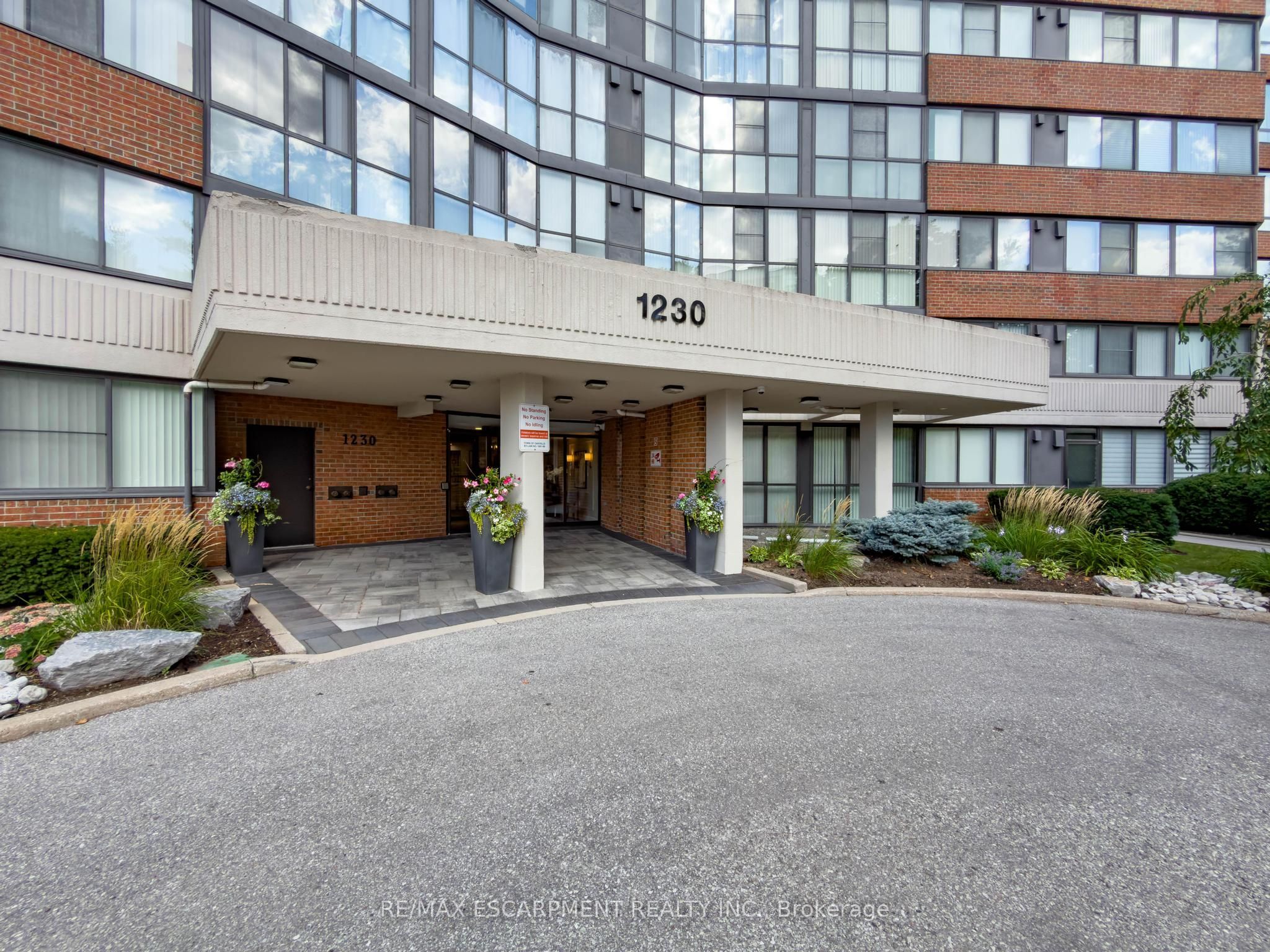 1230 Marlborough Court 202, Oakville, ON L6H 3K6 photo 3
