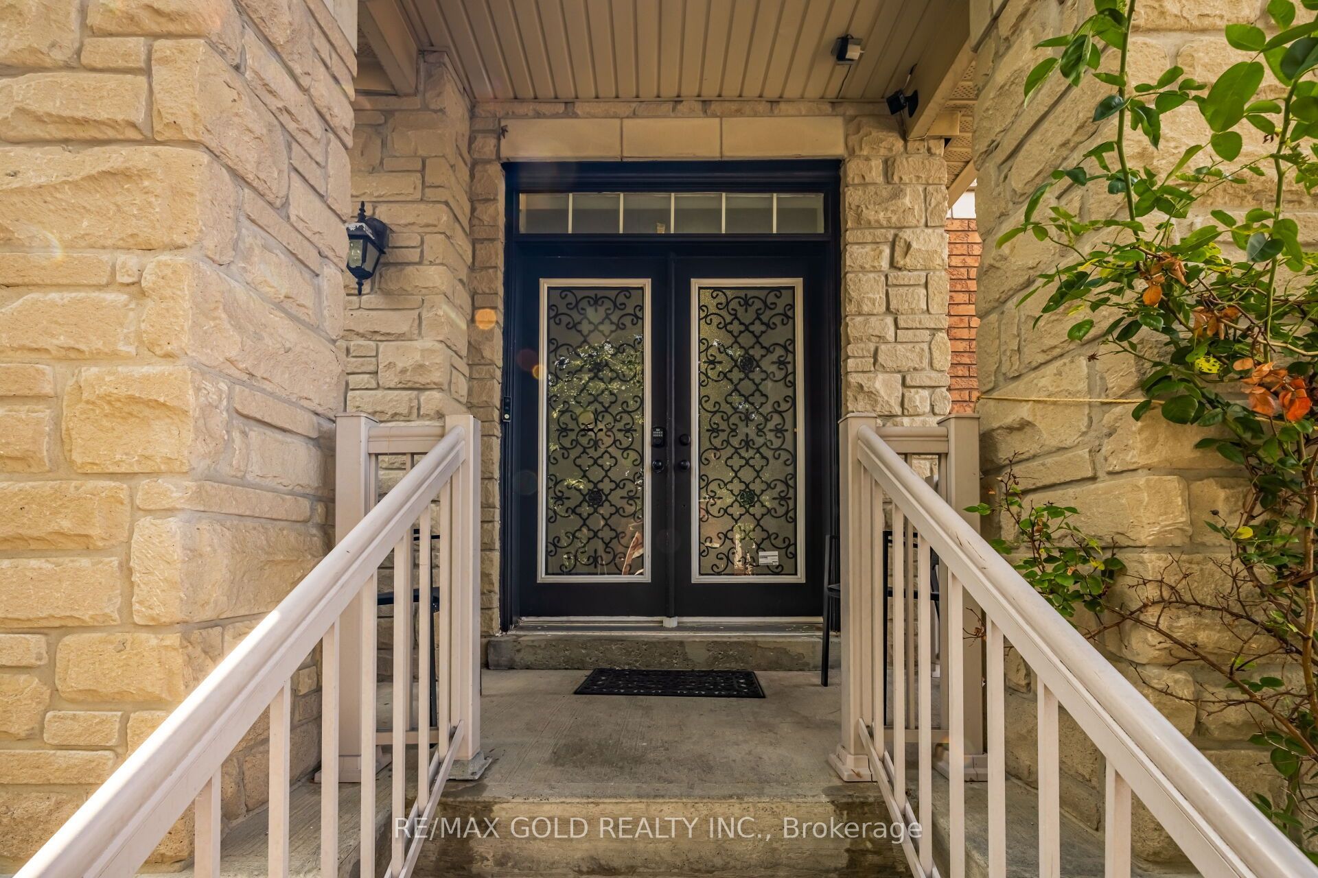 50 Northface Crescent, Brampton, ON L6R 2Y2 photo 3