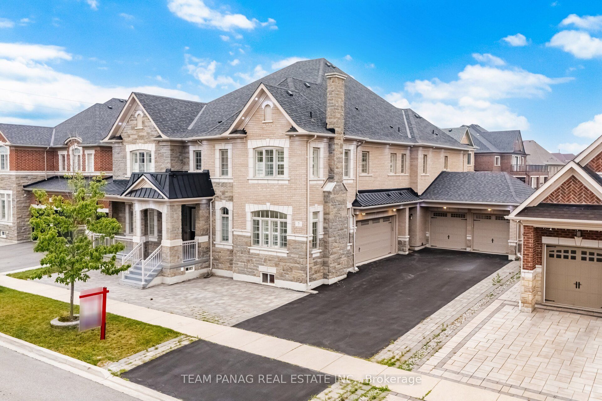 7 Balloon Crescent, Brampton, ON L6P 4B7