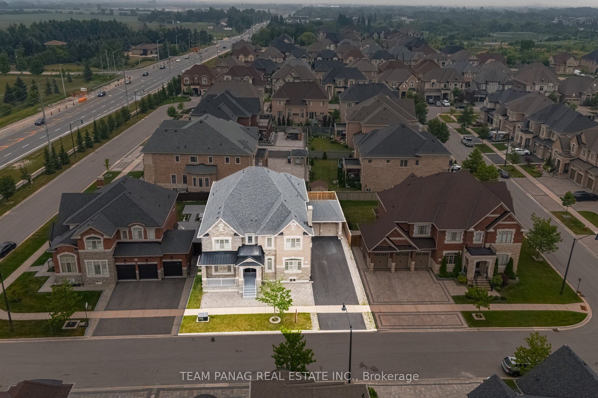 7 Balloon Crescent, Brampton, ON L6P 4B7 photo 2