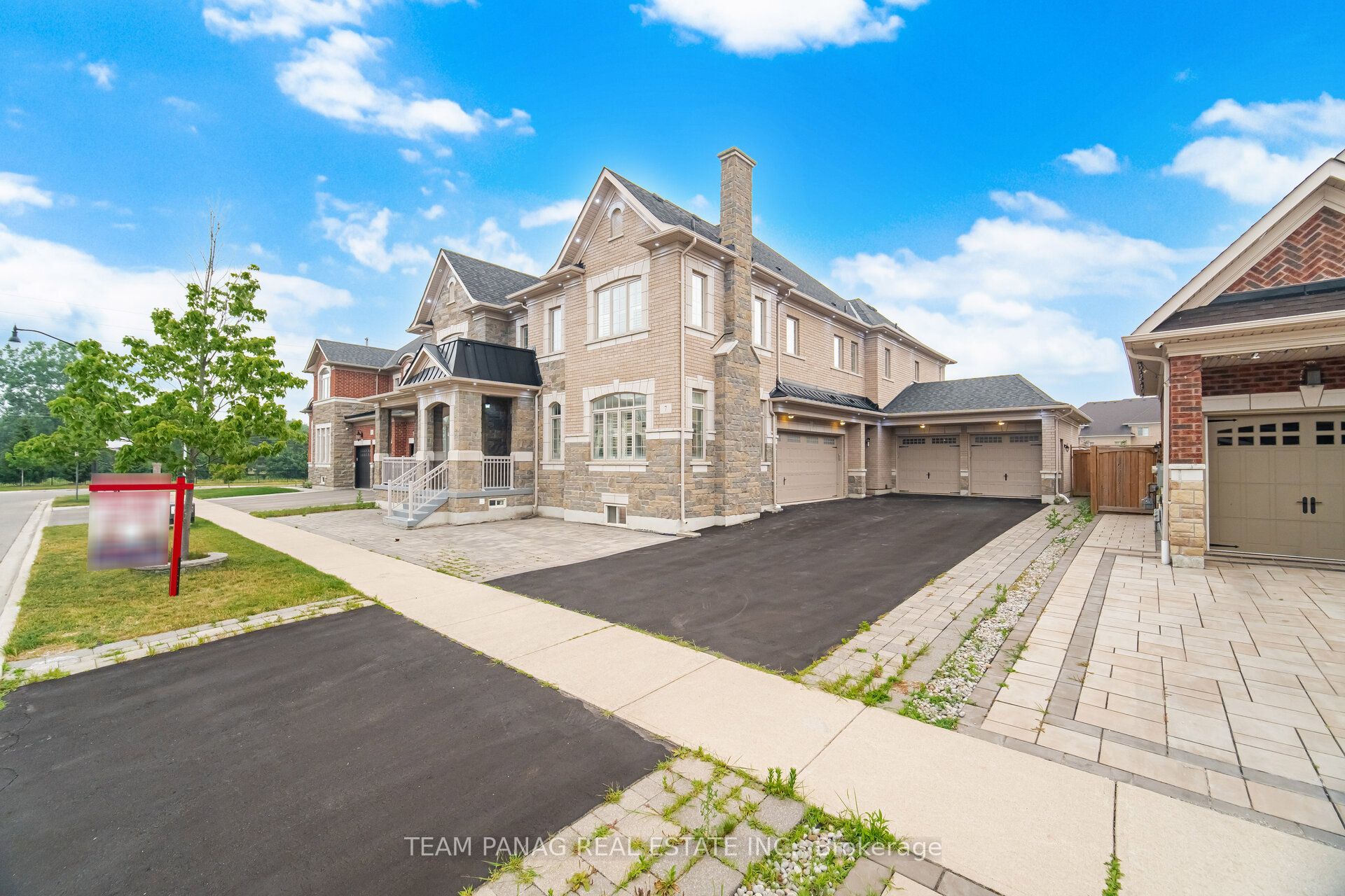 7 Balloon Crescent, Brampton, ON L6P 4B7 photo 4