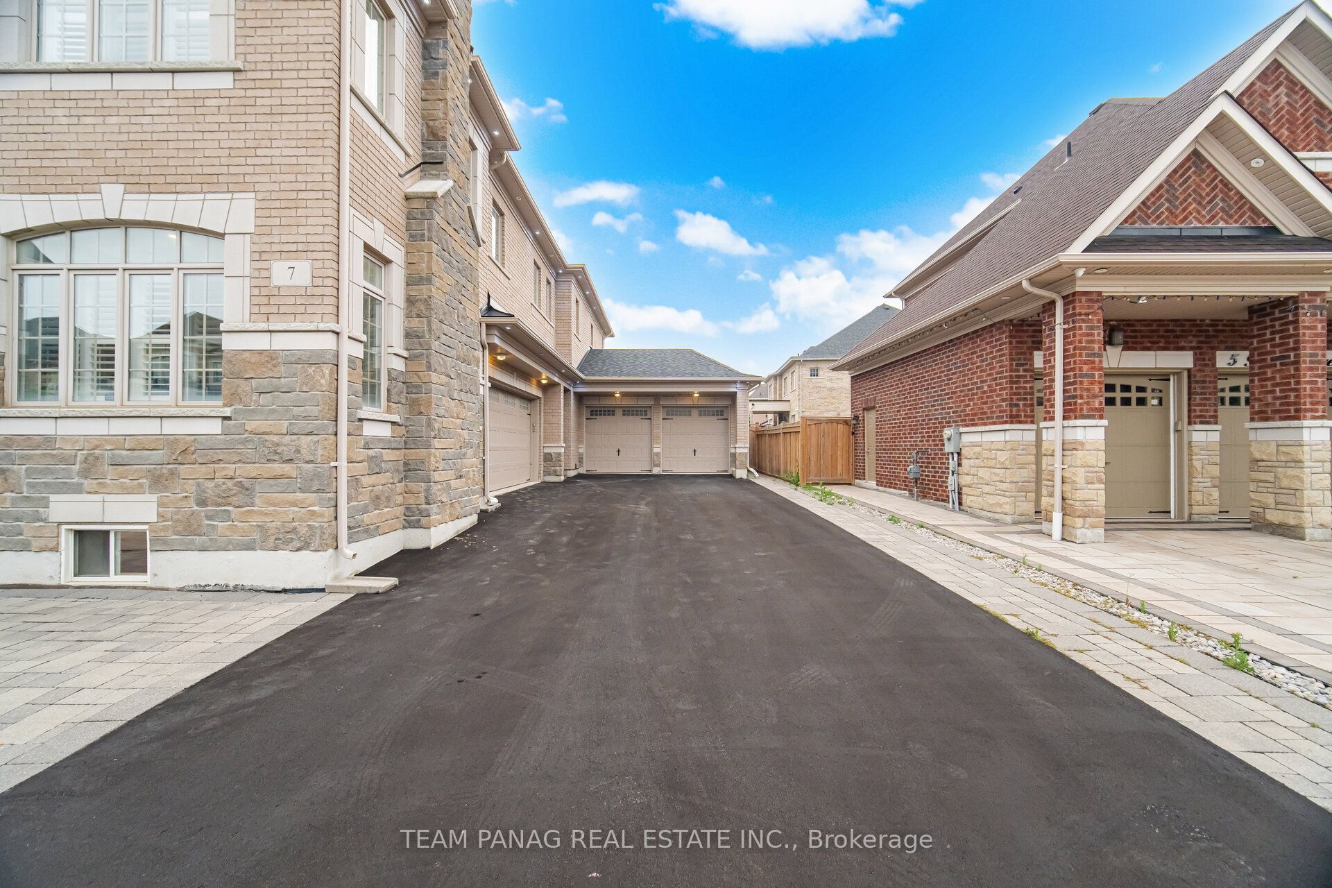 7 Balloon Crescent, Brampton, ON L6P 4B7 photo 5