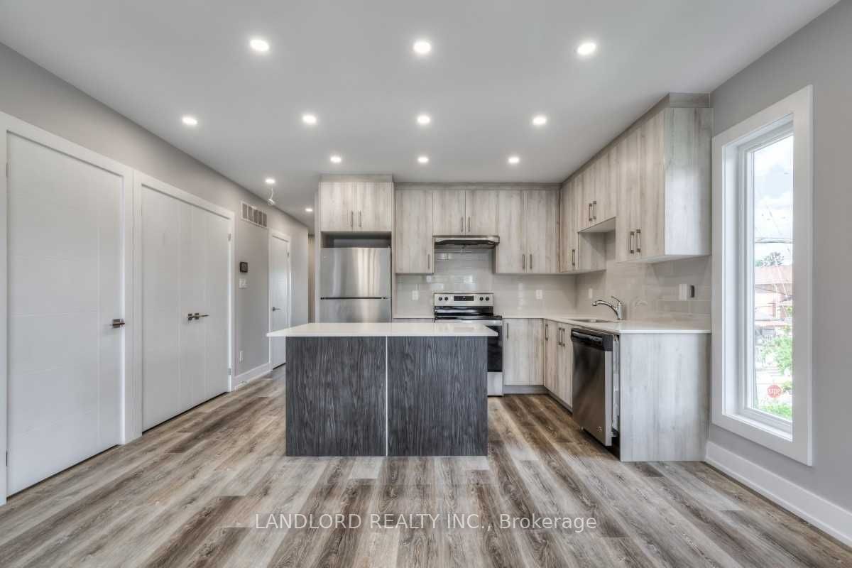 53 Rockcliffe Boulevard 3, Toronto, ON M6N 4R3 photo 2