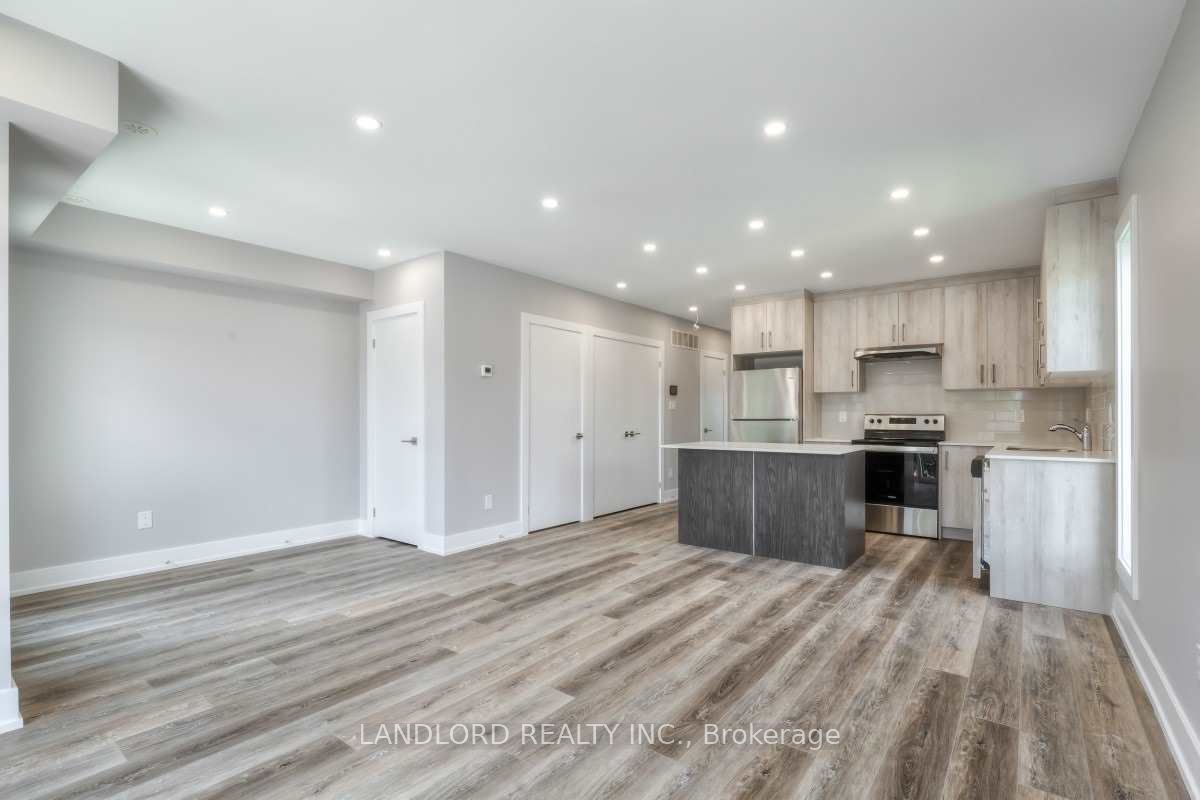 53 Rockcliffe Boulevard 3, Toronto, ON M6N 4R3 photo 5