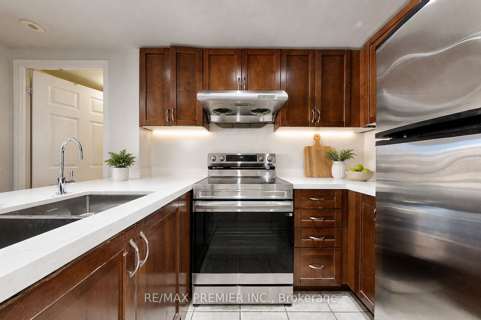 3033 Finch Avenue W 2046, Toronto, ON M9M 0A3 photo 3