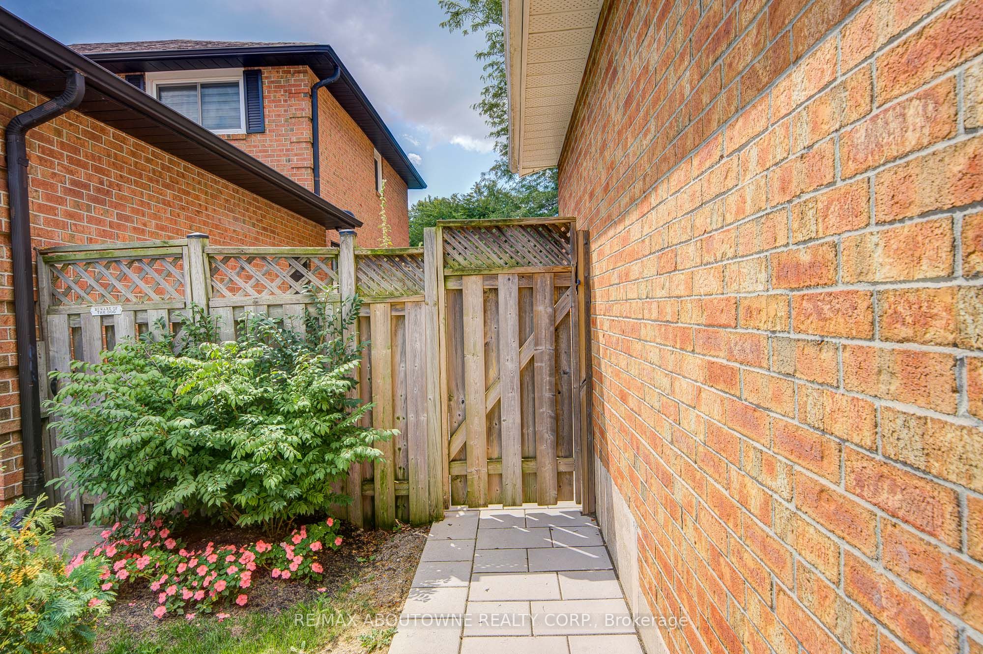 1108 Notley Crescent Lower, Oakville, ON L6M 1H4 photo 5