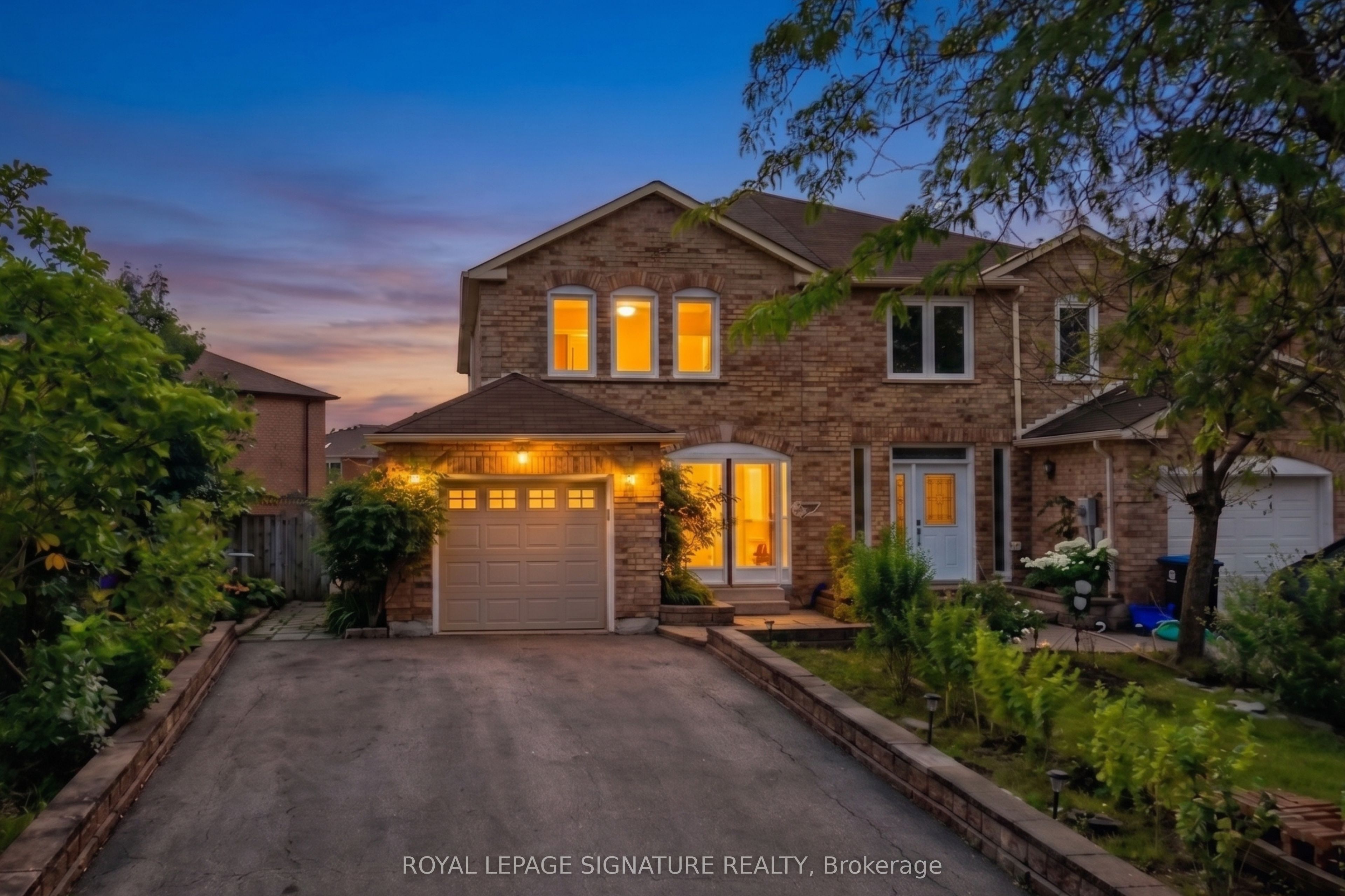 352 Assiniboine Trail, Mississauga, ON L5R 2Y3