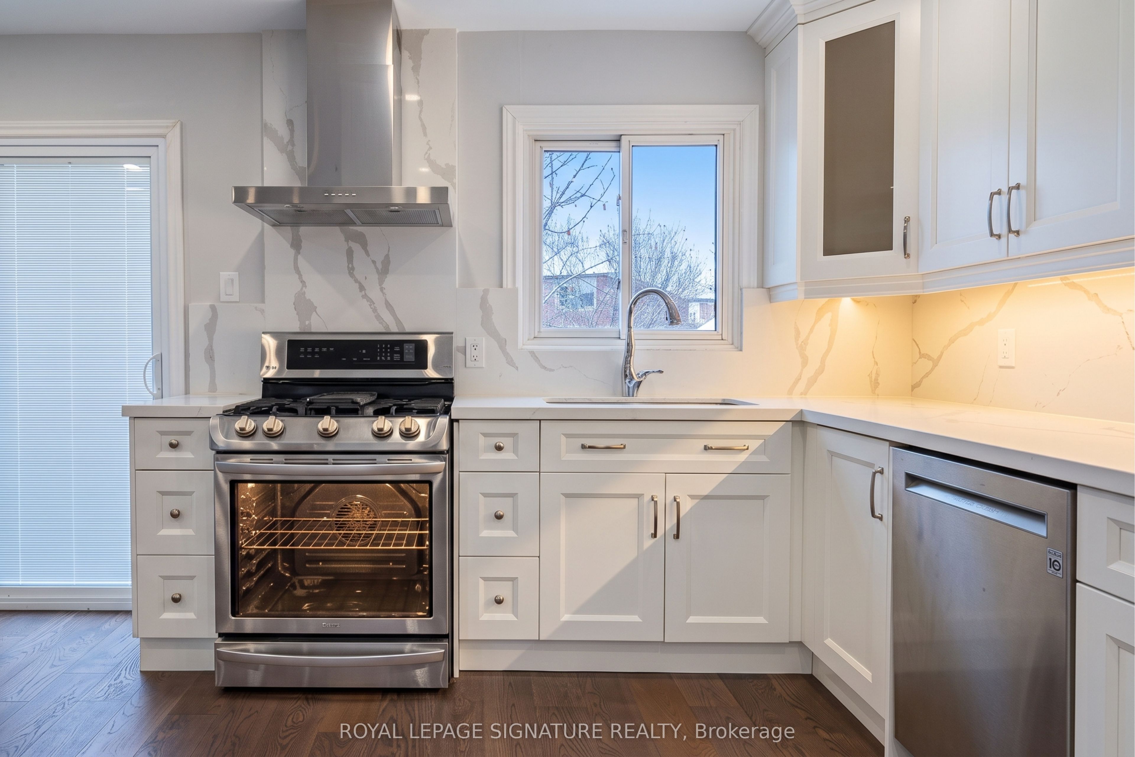 352 Assiniboine Trail, Mississauga, ON L5R 2Y3 photo 4