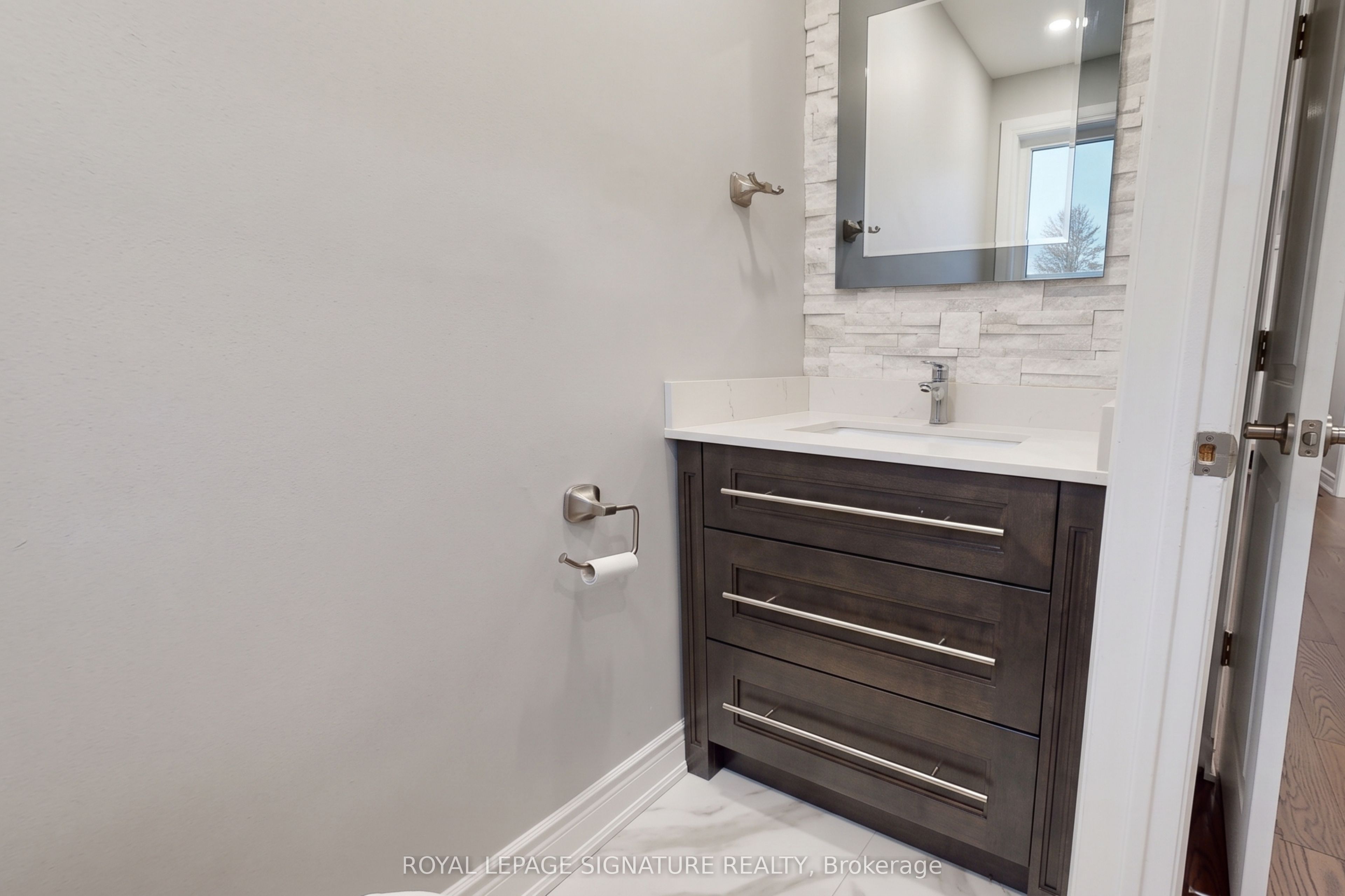 352 Assiniboine Trail, Mississauga, ON L5R 2Y3 photo 5