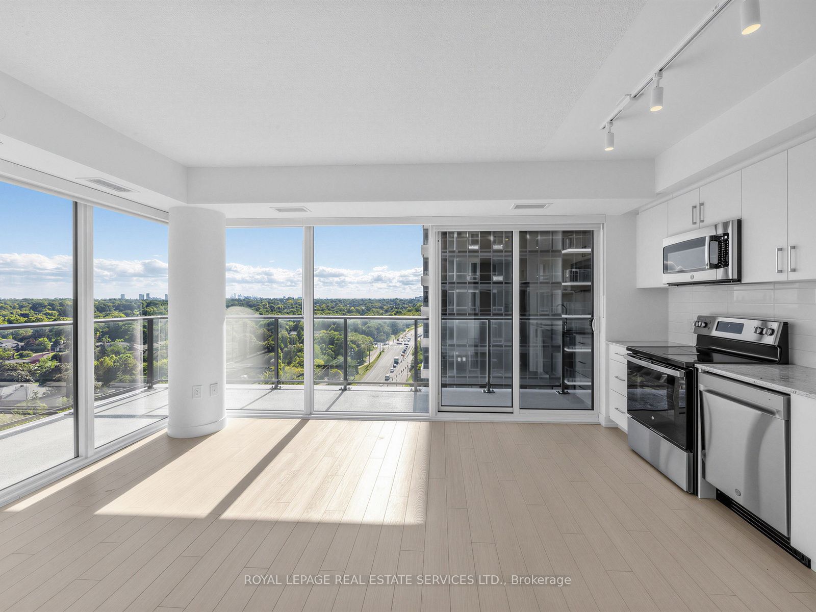 4010 Eglinton Avenue W 1315, Toronto, ON M9A 0G5 photo 2