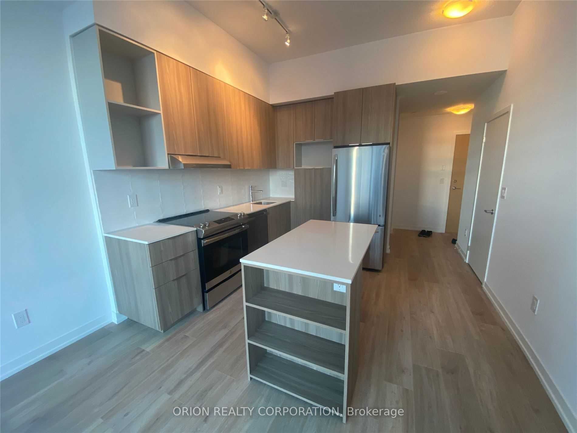 2520 Eglinton Avenue W 1421, Mississauga, ON L5M 0Y2 photo 2
