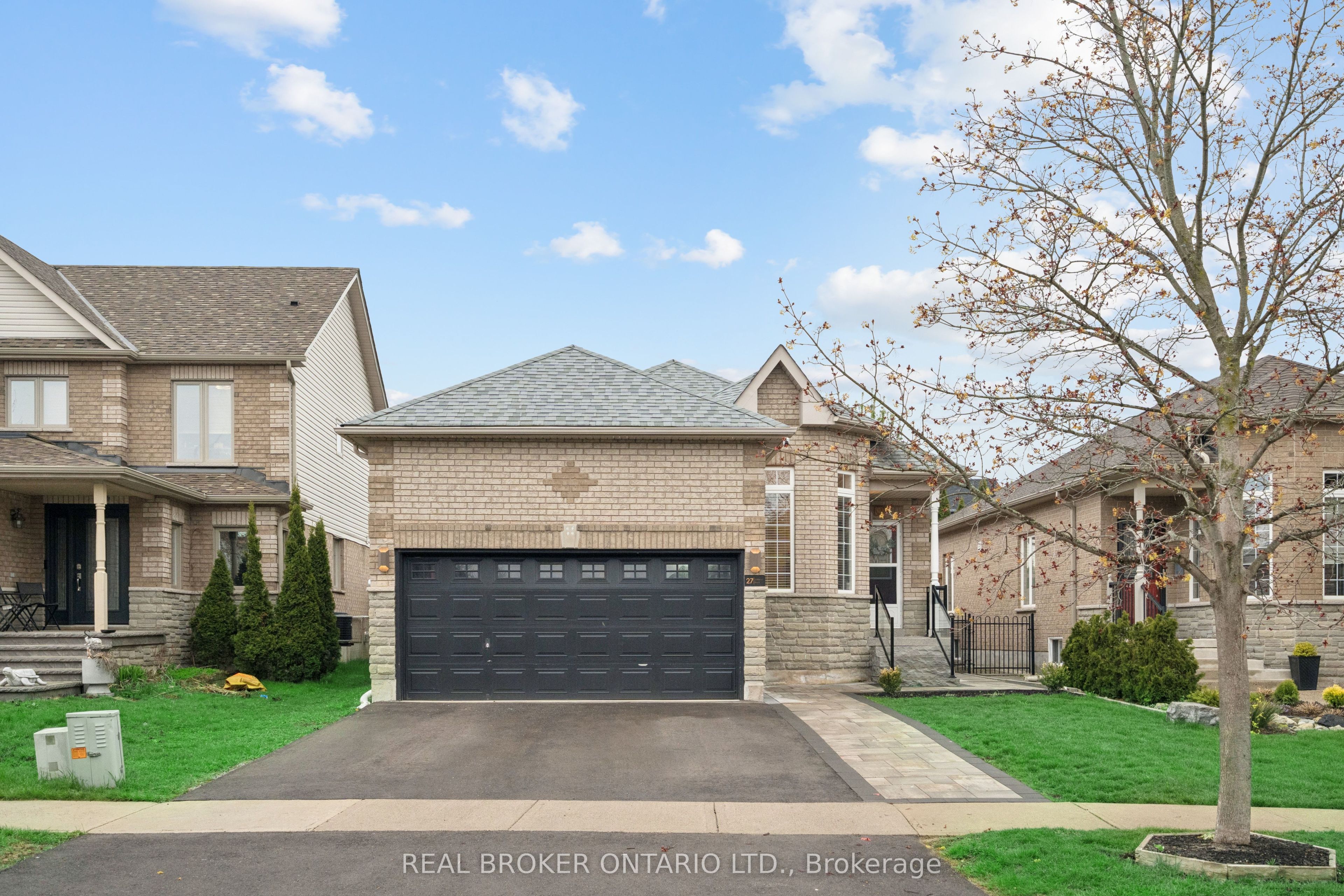 27 Spruce Boulevard, Halton Hills, ON L7J 2Y3 photo 2