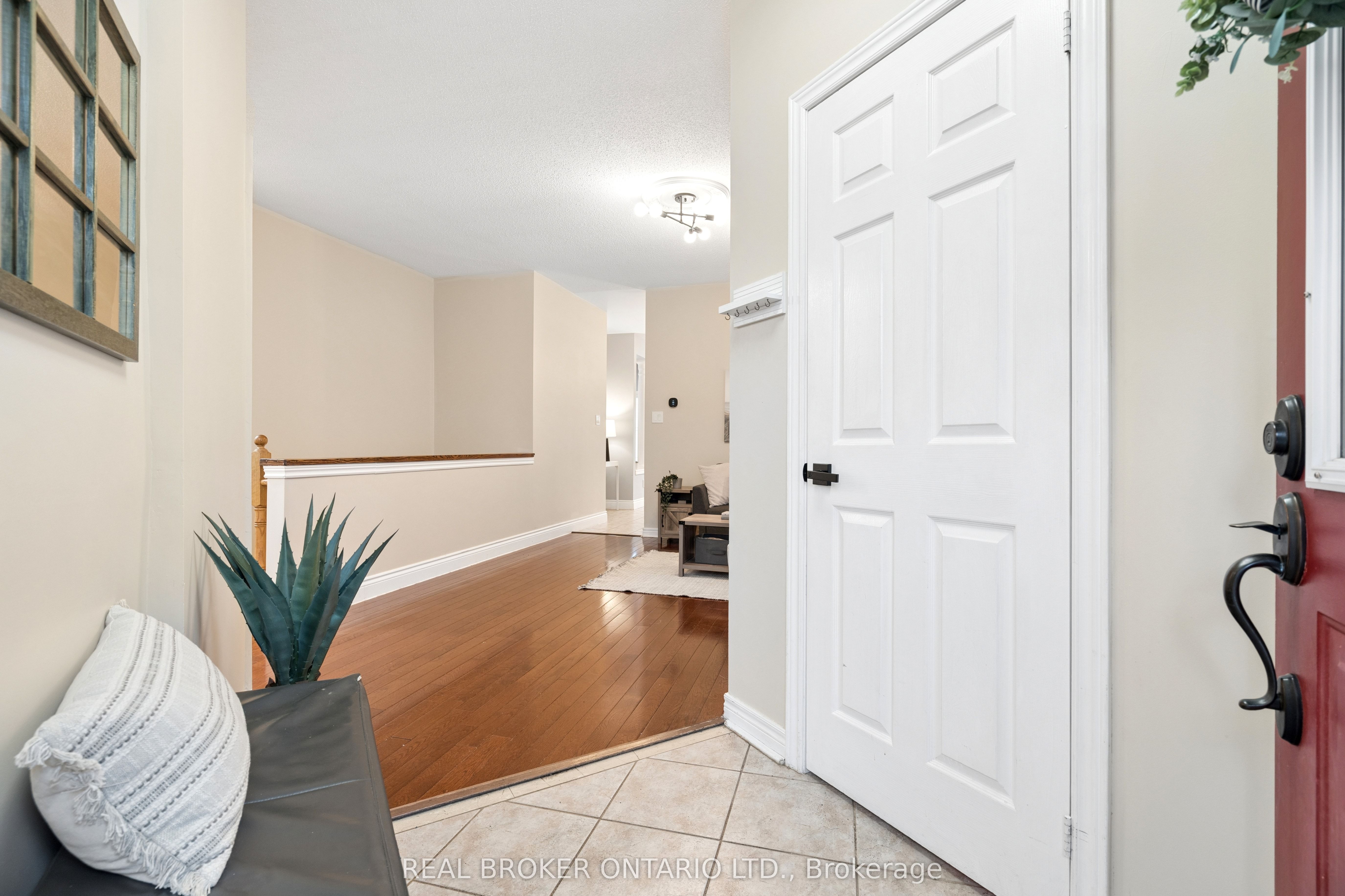 27 Spruce Boulevard, Halton Hills, ON L7J 2Y3 photo 3