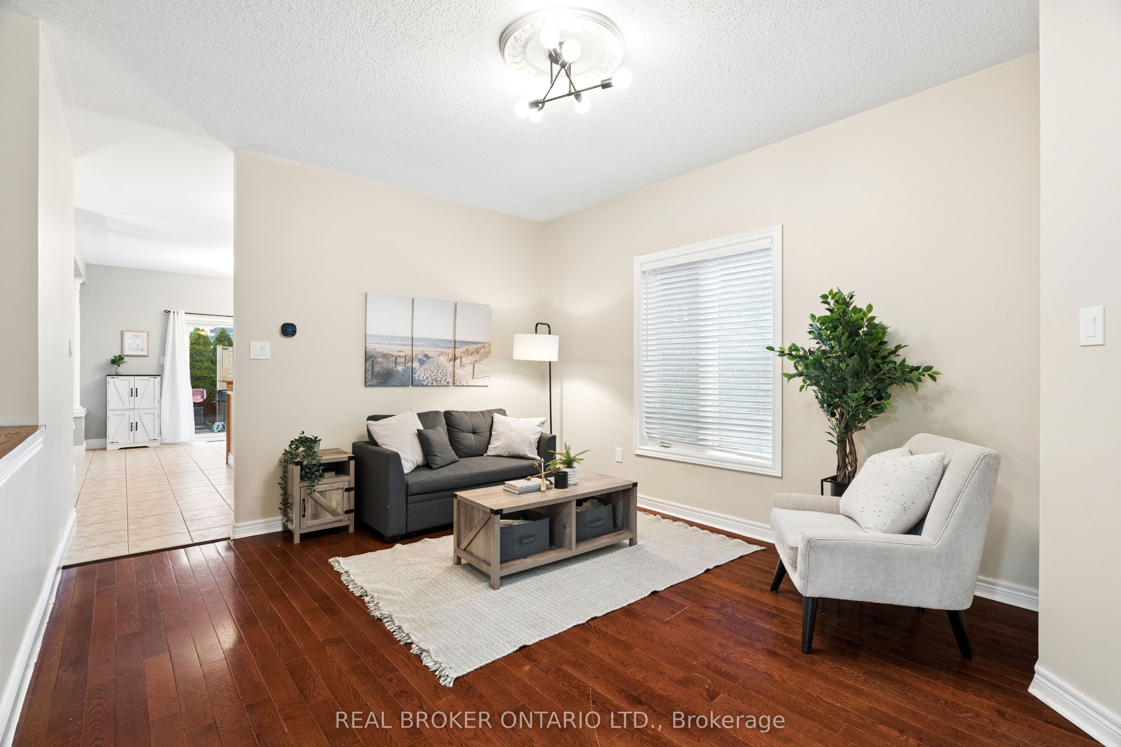 27 Spruce Boulevard, Halton Hills, ON L7J 2Y3 photo 5