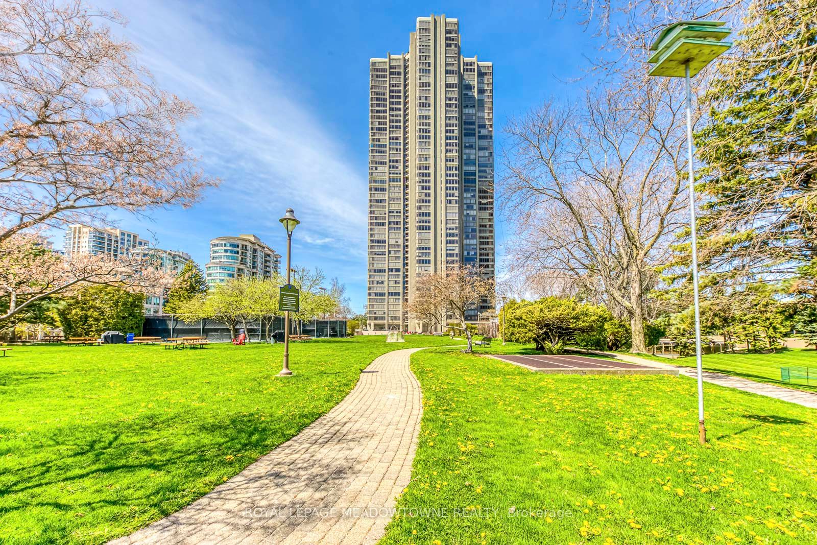 2045 Lakeshore Boulevard W 2011, Toronto, ON M8V 2Z6 photo 2