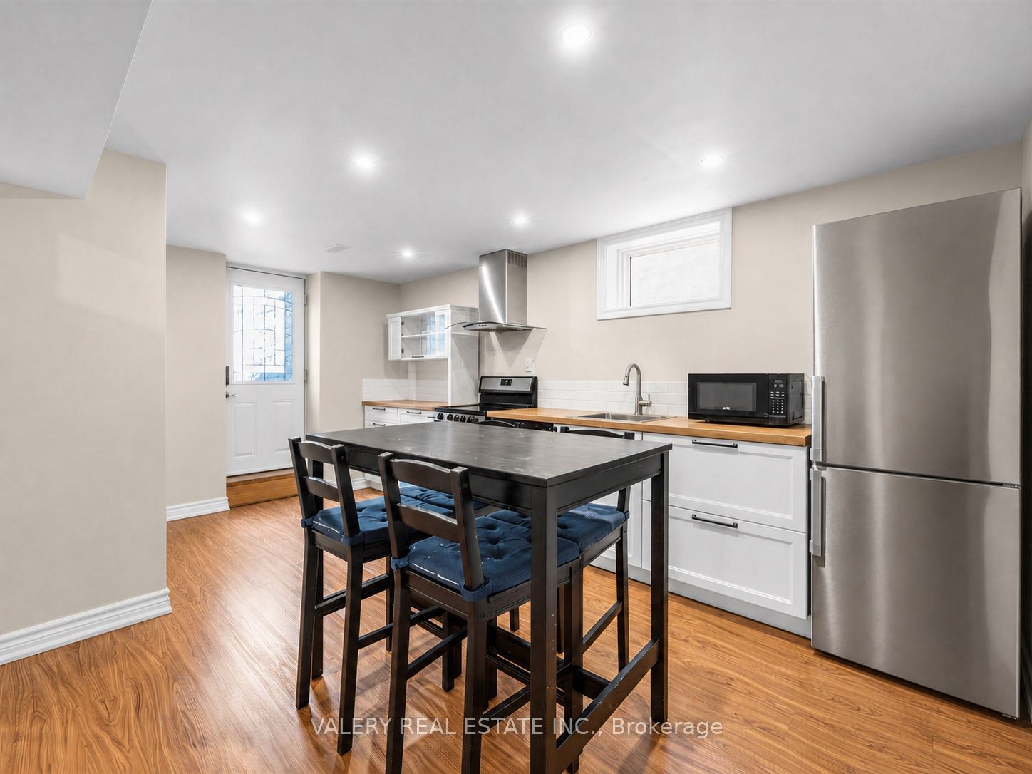 12 Arkley Crescent Lower #2, Toronto, ON M9R 3S3 photo 2