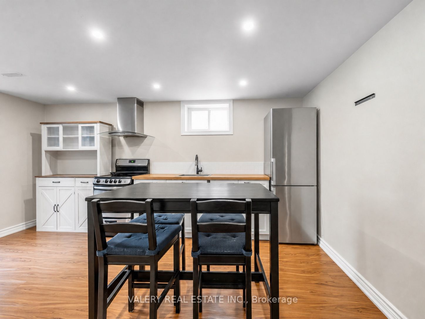 12 Arkley Crescent Lower #2, Toronto, ON M9R 3S3 photo 3
