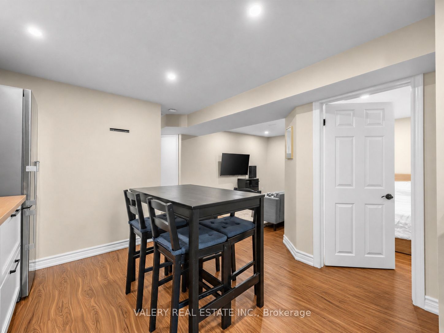 12 Arkley Crescent Lower #2, Toronto, ON M9R 3S3 photo 5