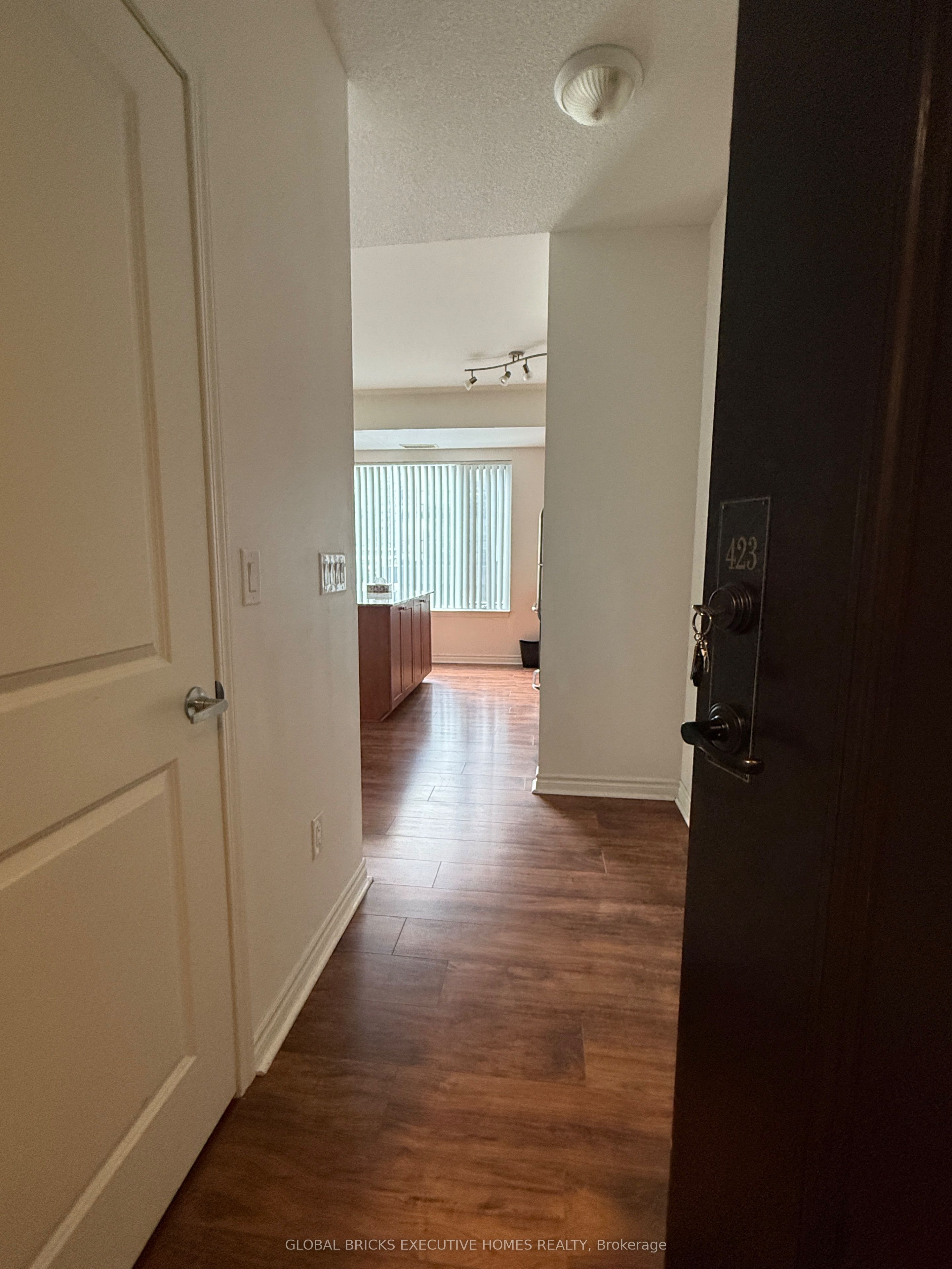 385 Prince Of Wales Drive 423, Mississauga, ON L5B 0C6 photo 2
