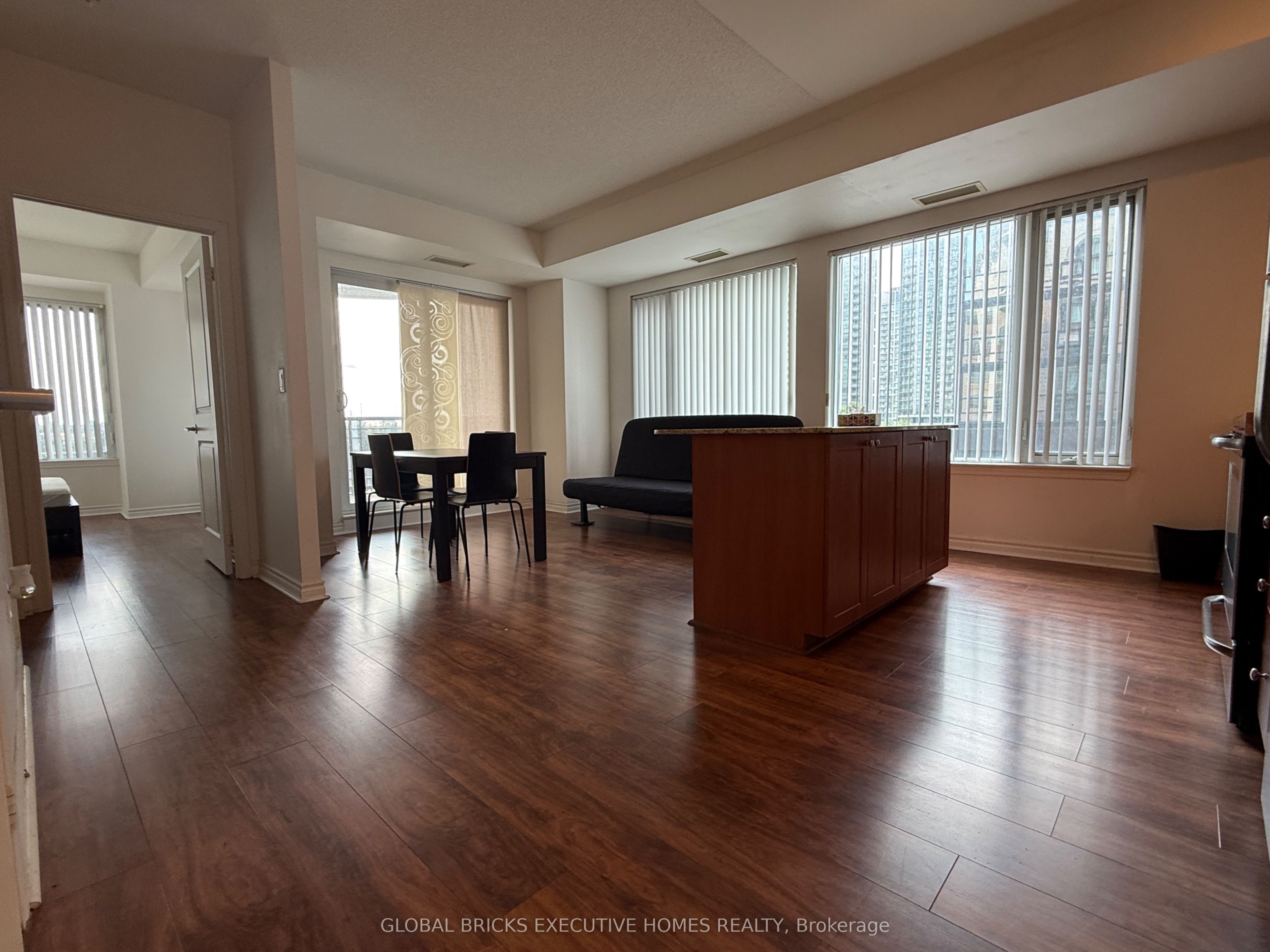 385 Prince Of Wales Drive 423, Mississauga, ON L5B 0C6 photo 3