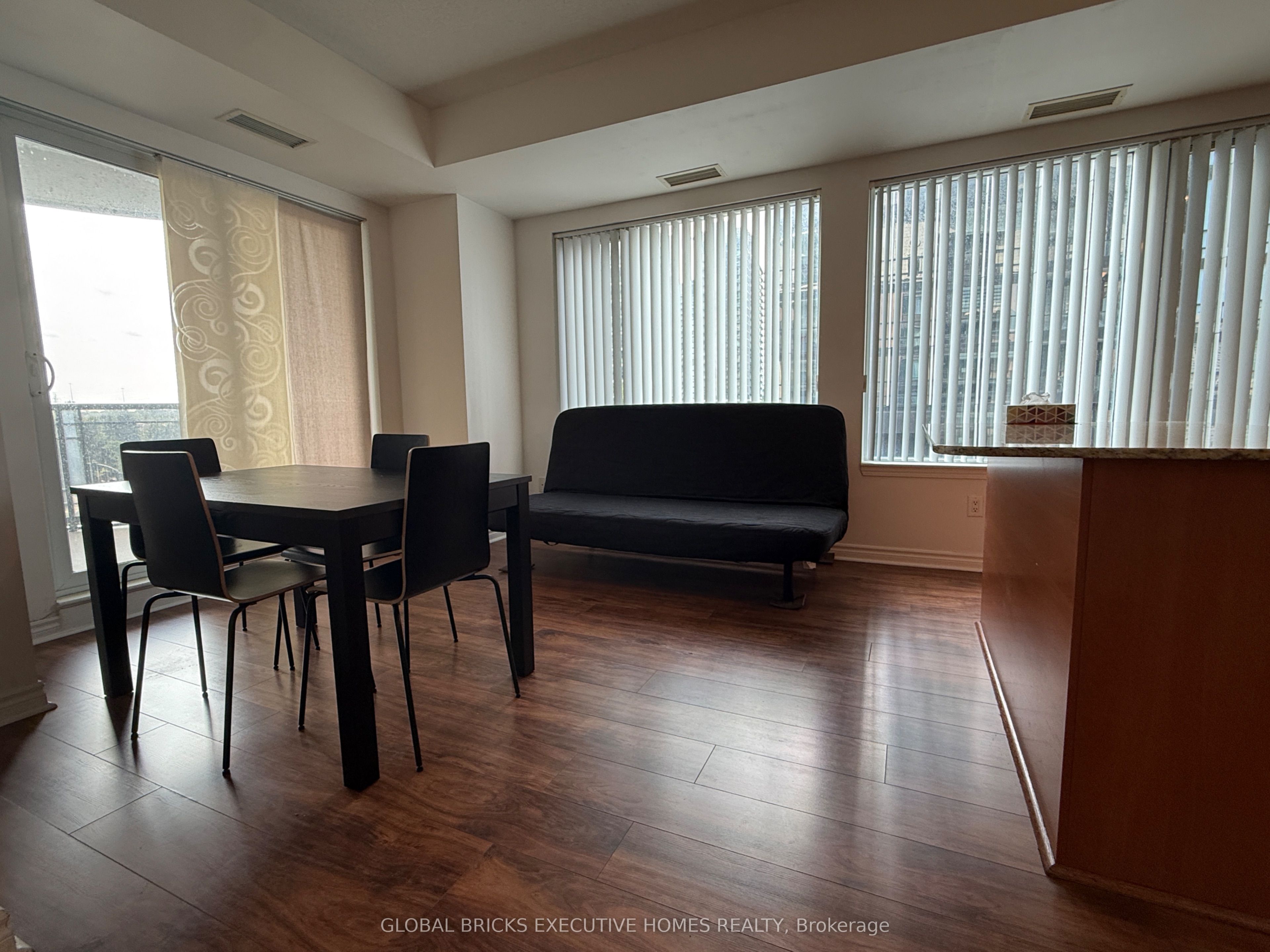 385 Prince Of Wales Drive 423, Mississauga, ON L5B 0C6 photo 5