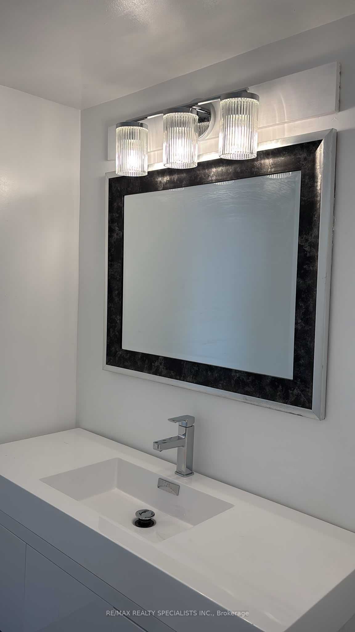 85 Emmett Avenue 1810, Toronto, ON M6M 5A2 photo 2