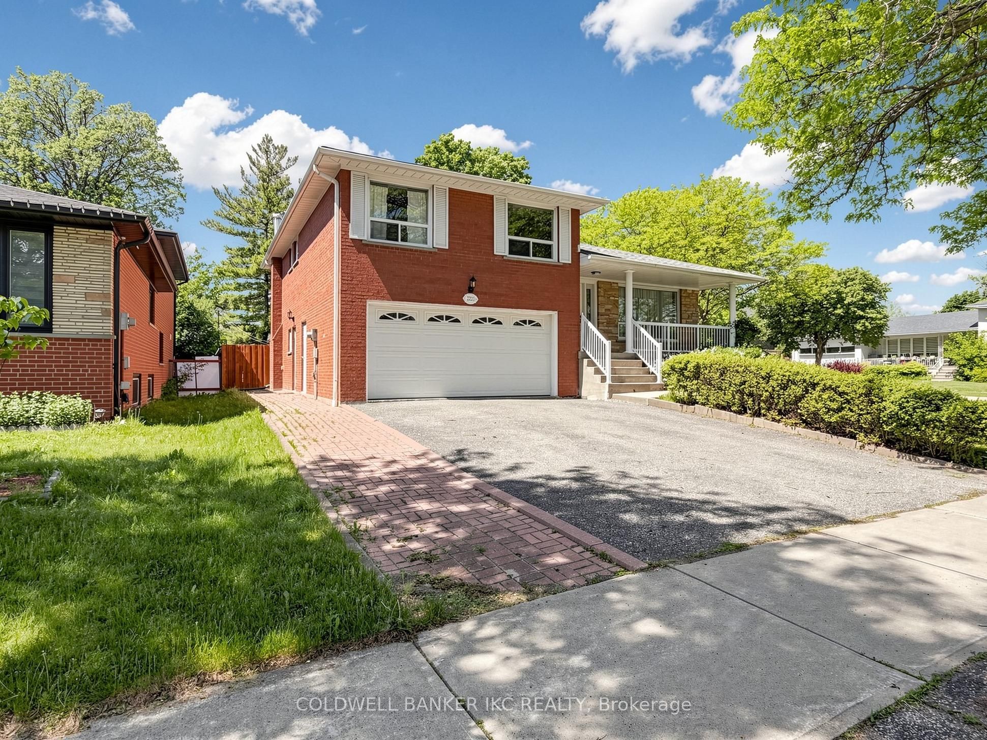 2220 Springfield Court, Mississauga, ON L5K 1V2 photo 2