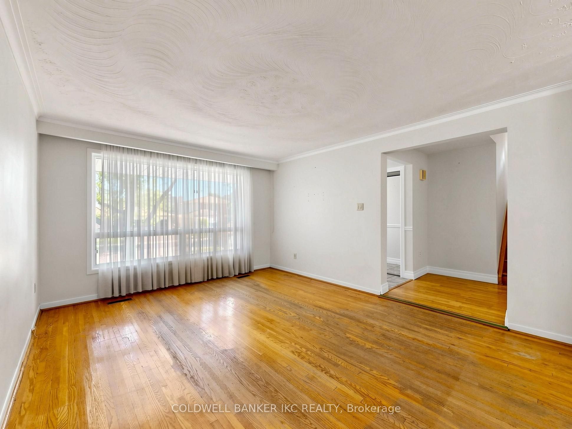 2220 Springfield Court, Mississauga, ON L5K 1V2 photo 4