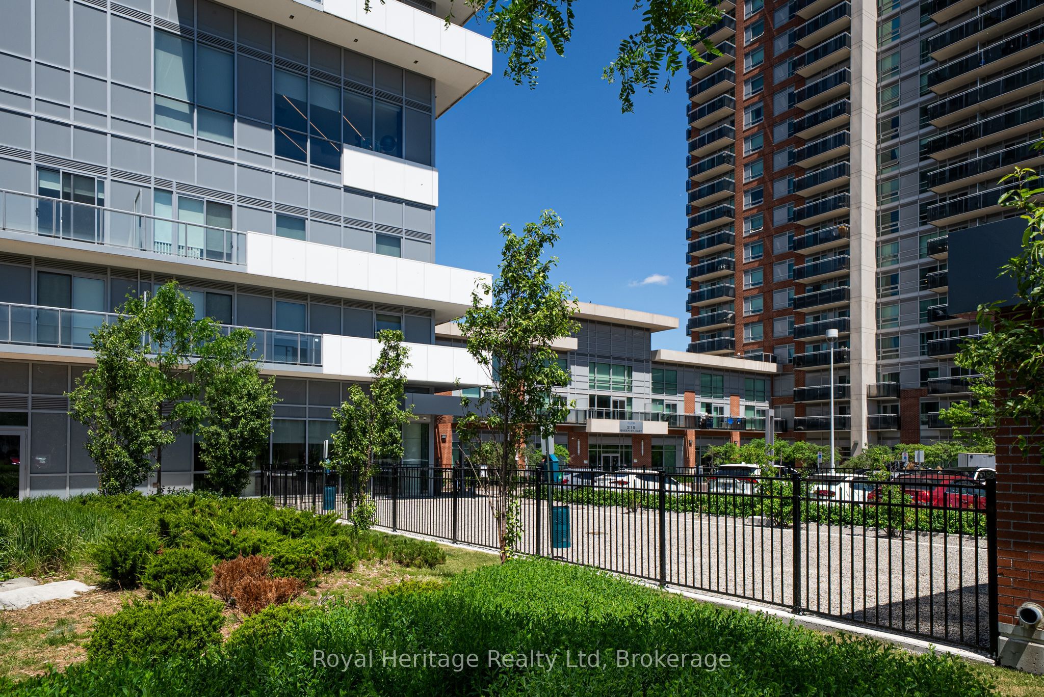 215 Queen Street E 1602, Brampton, ON L6W 0A9 photo 2
