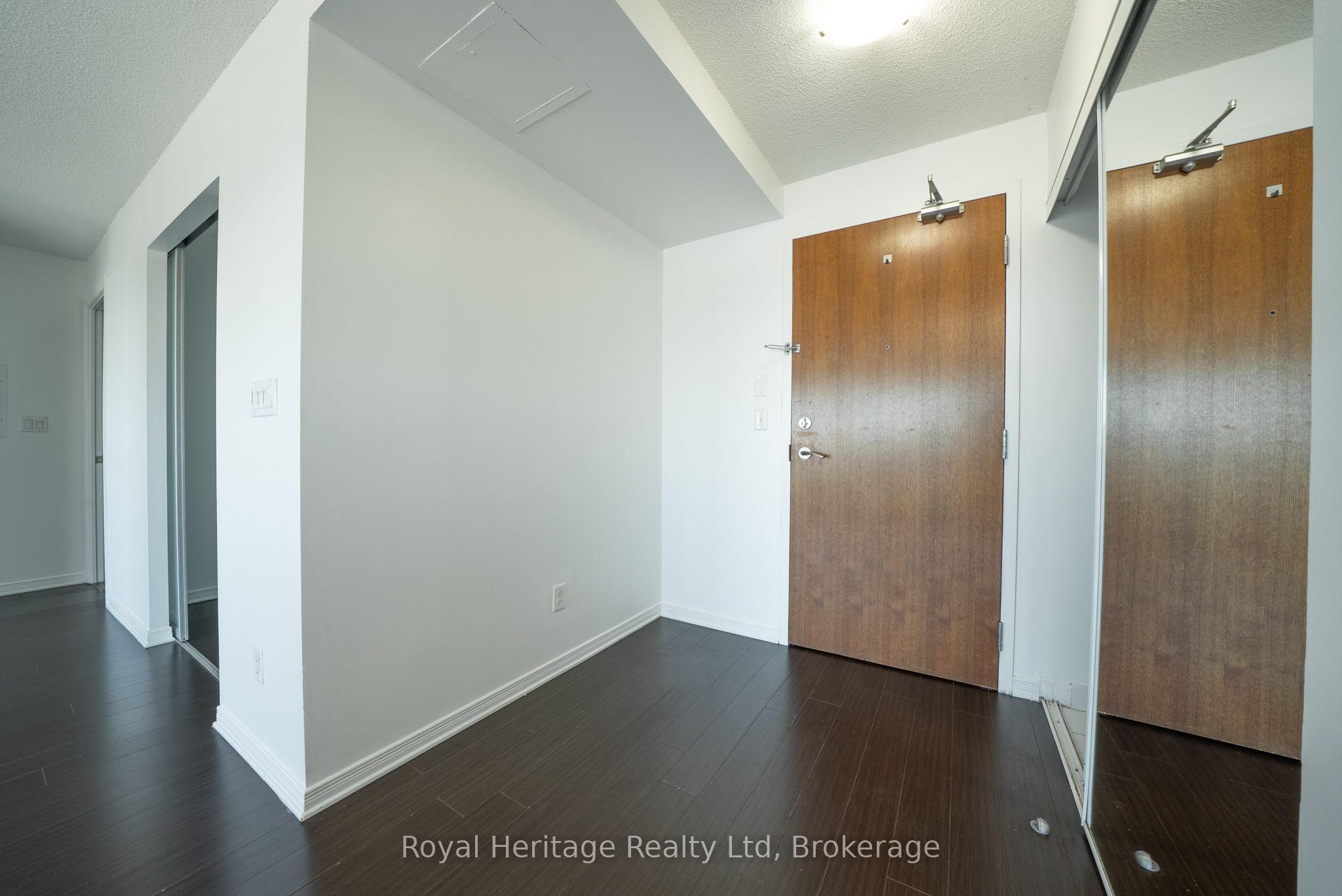 215 Queen Street E 1602, Brampton, ON L6W 0A9 photo 4