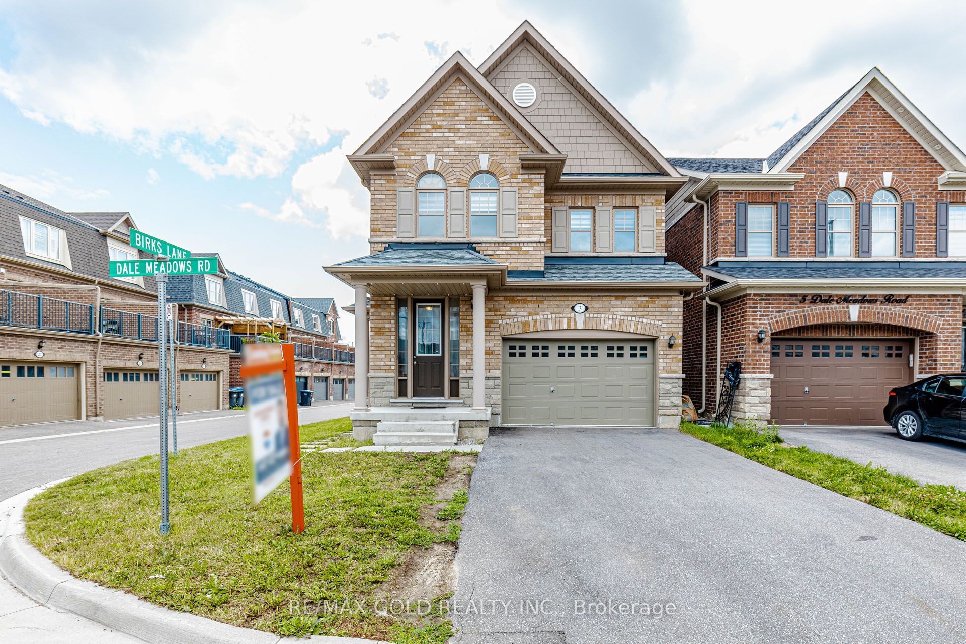 3 DALE MEADOWS Road, Brampton, ON L7A 4Z9