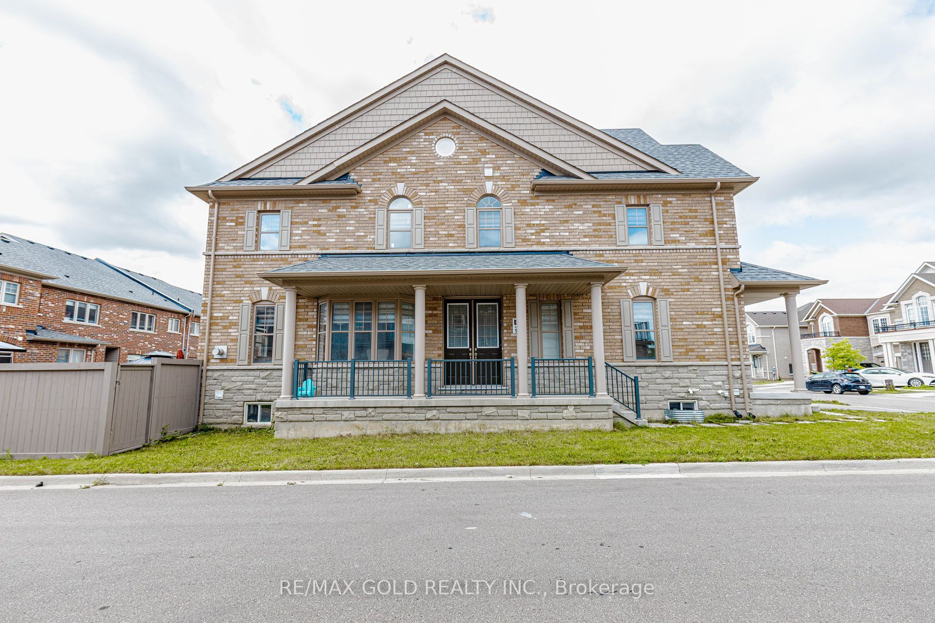 3 DALE MEADOWS Road, Brampton, ON L7A 4Z9 photo 3