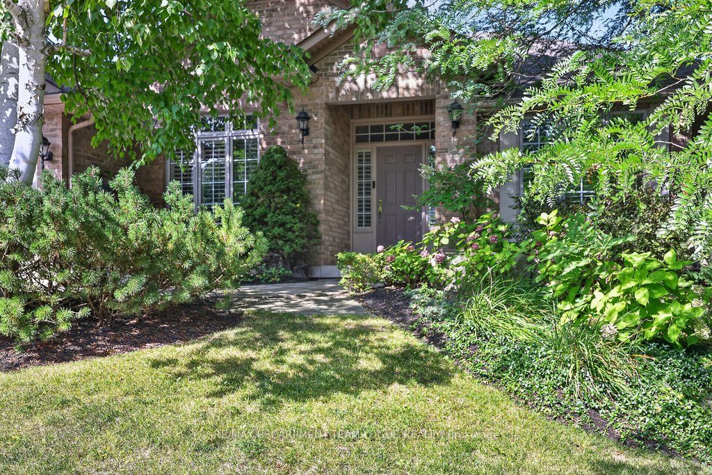1092 CROFTON Way, Burlington, ON L7P 4W8 photo 2