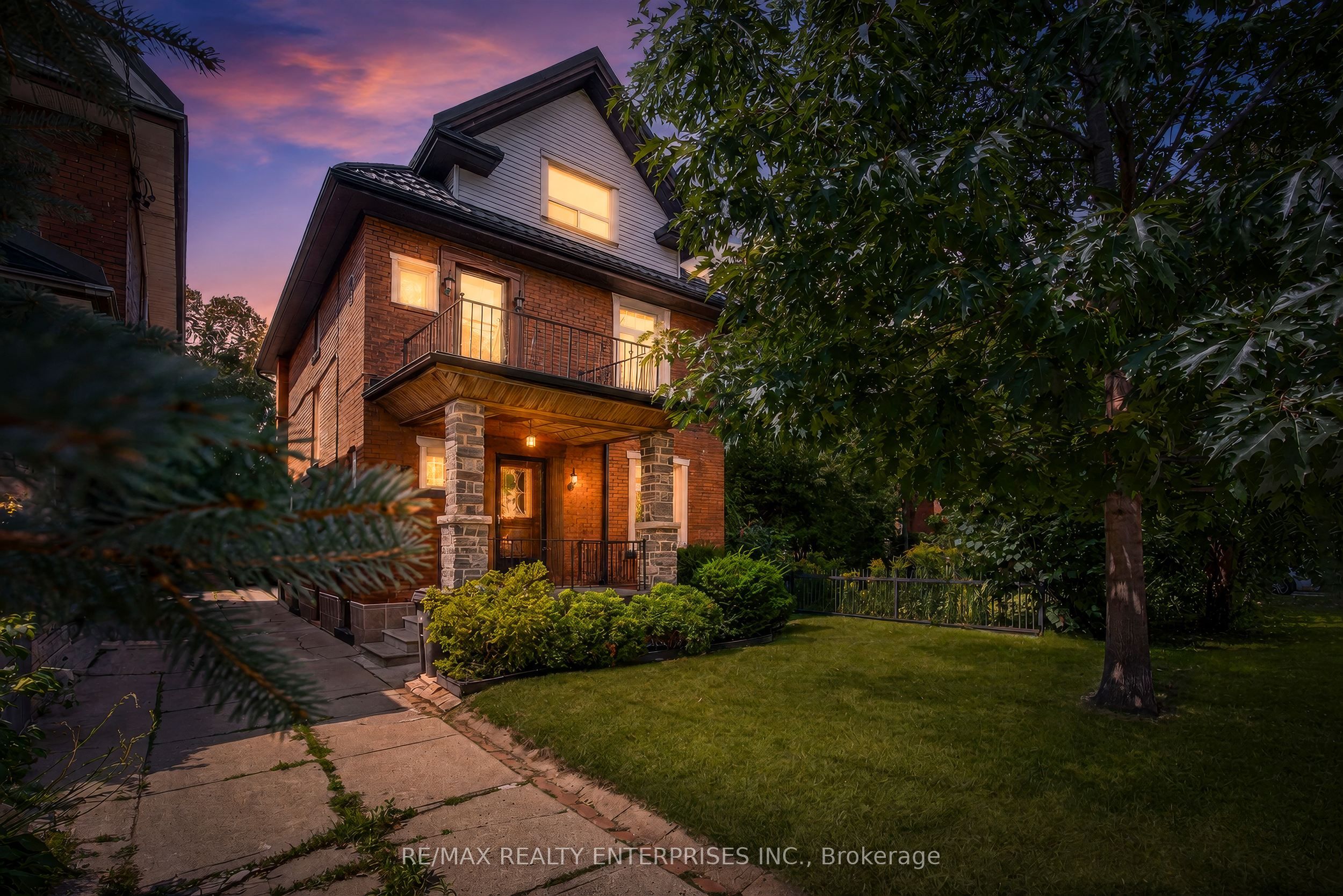 162 Mavety Street, Toronto, ON M6P 2L9 photo 2