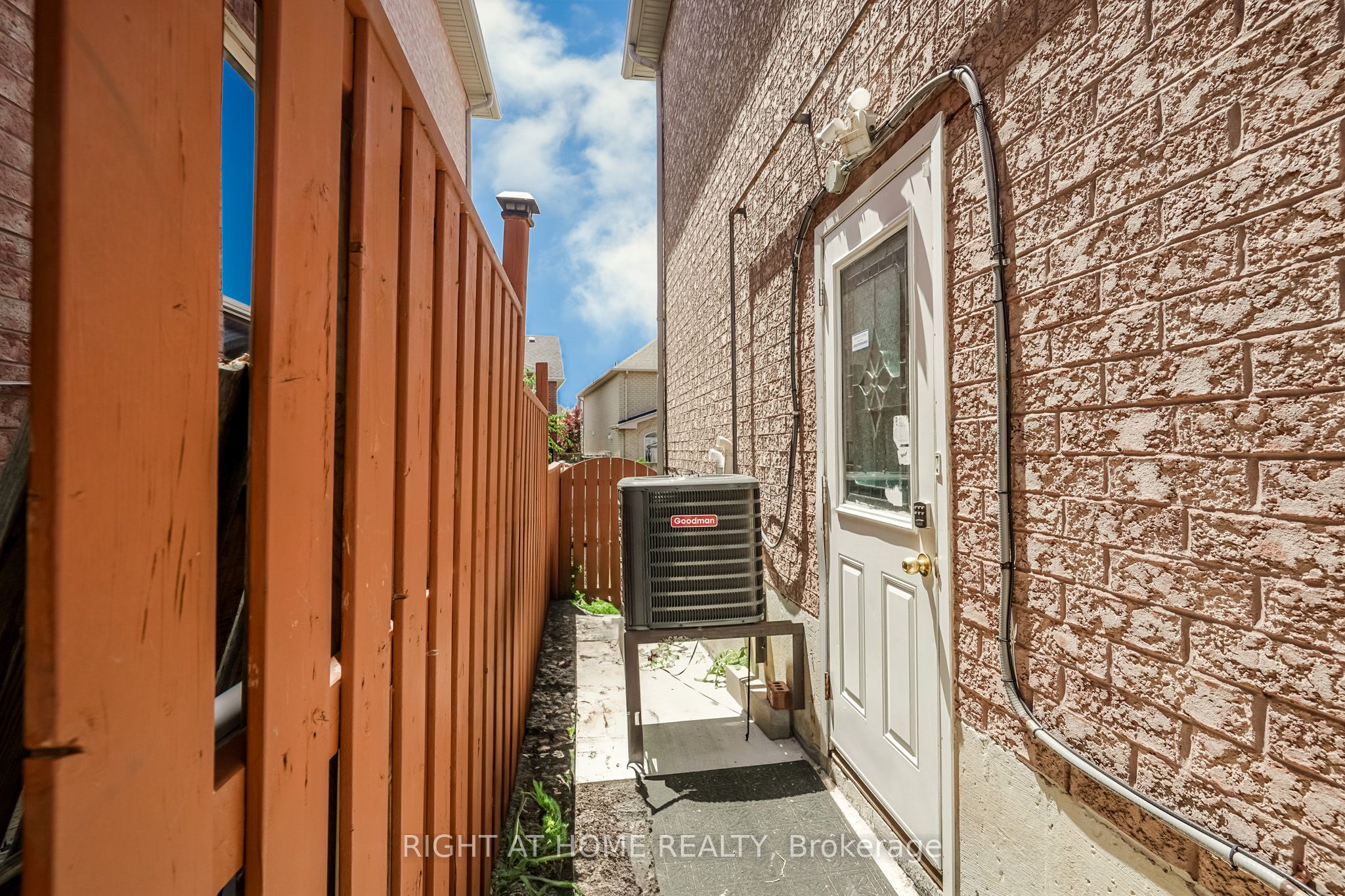 3470 Crimson King Circle Bsmt, Mississauga, ON L5N 8M9 photo 2