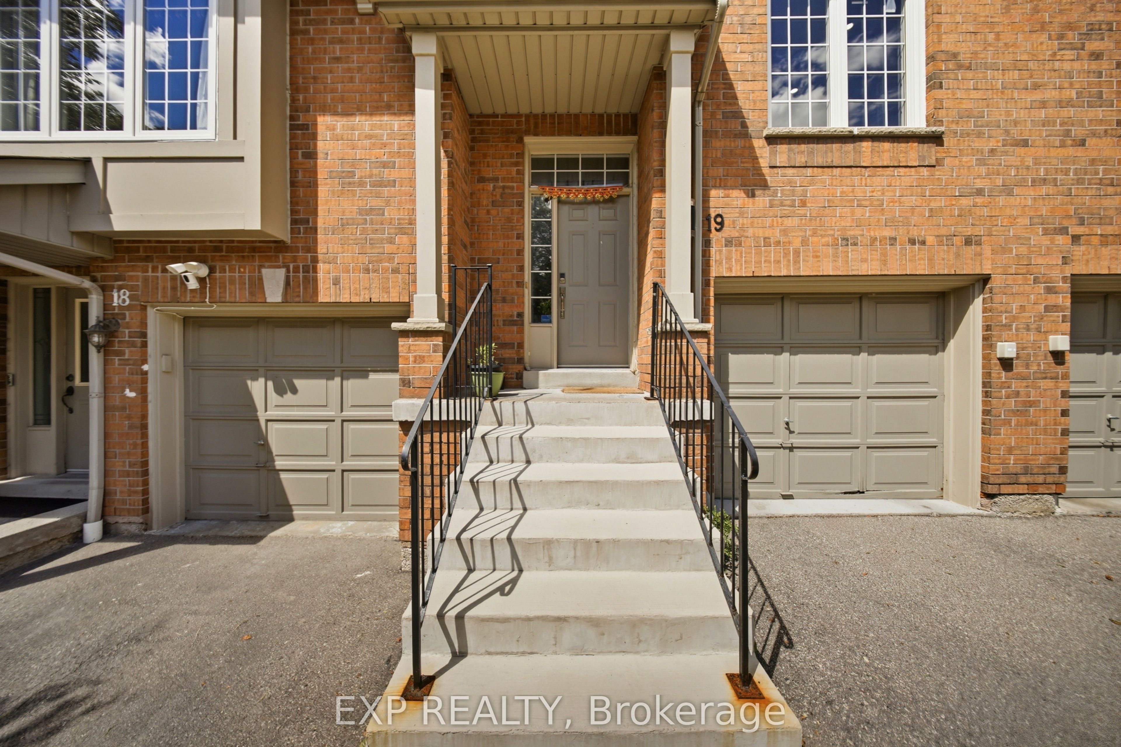 1575 South Parade Court 19, Mississauga, ON L5M 6E9 photo 3