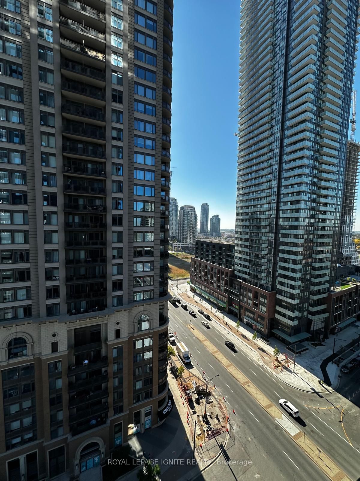395 Square One Drive 1307, Mississauga, ON L5B 0P6 photo 2