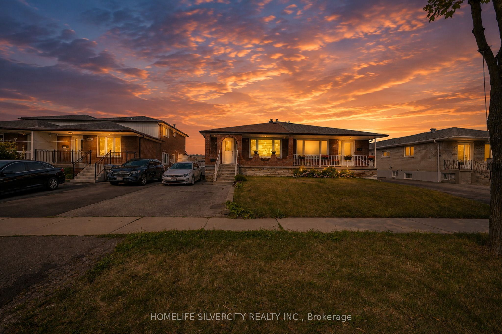 3669 Corliss Crescent, Mississauga, ON L4T 2Z2 photo 4