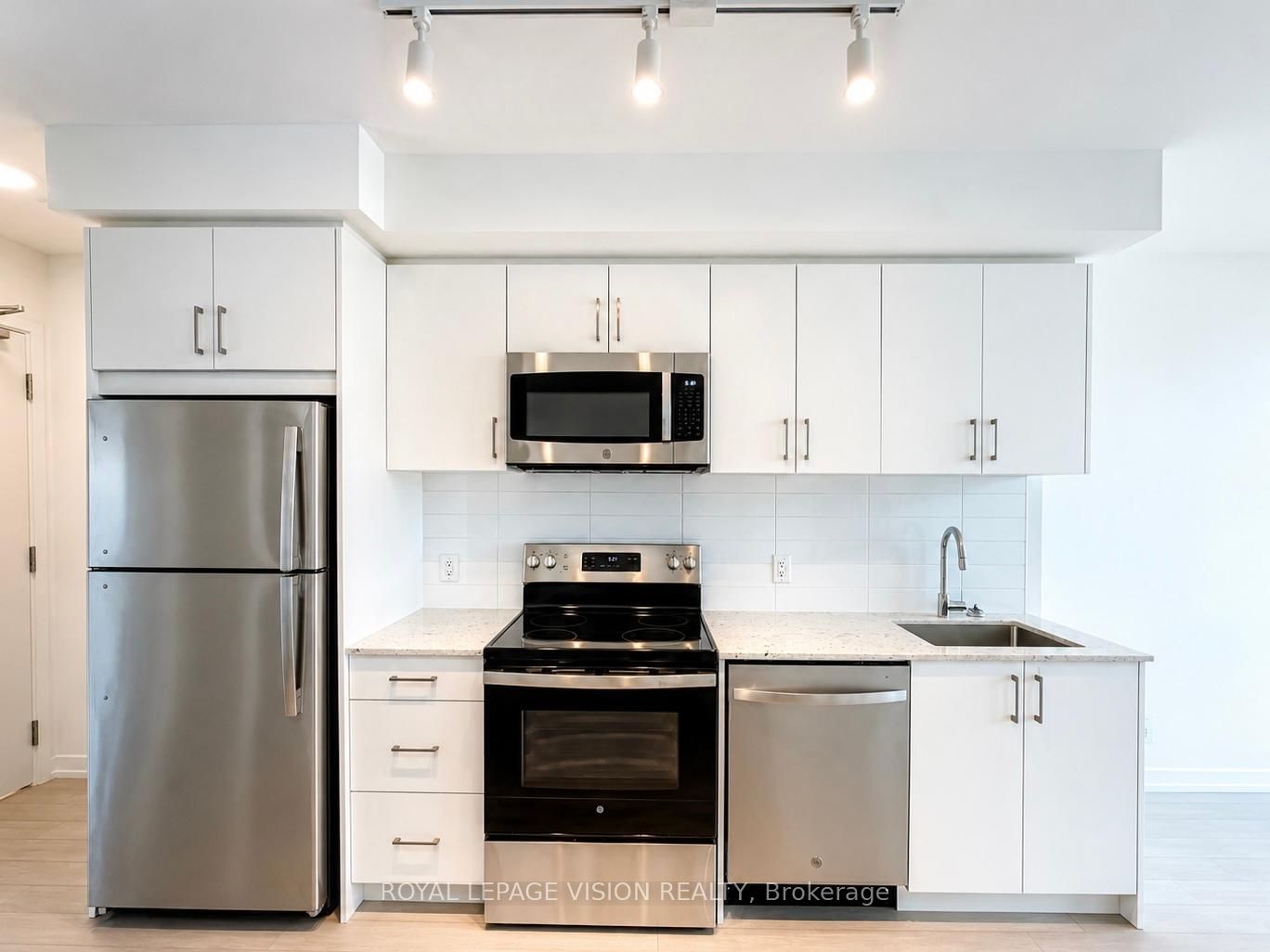 4010 Eglinton Avenue W 811, Toronto, ON M9A 0G5 photo 5