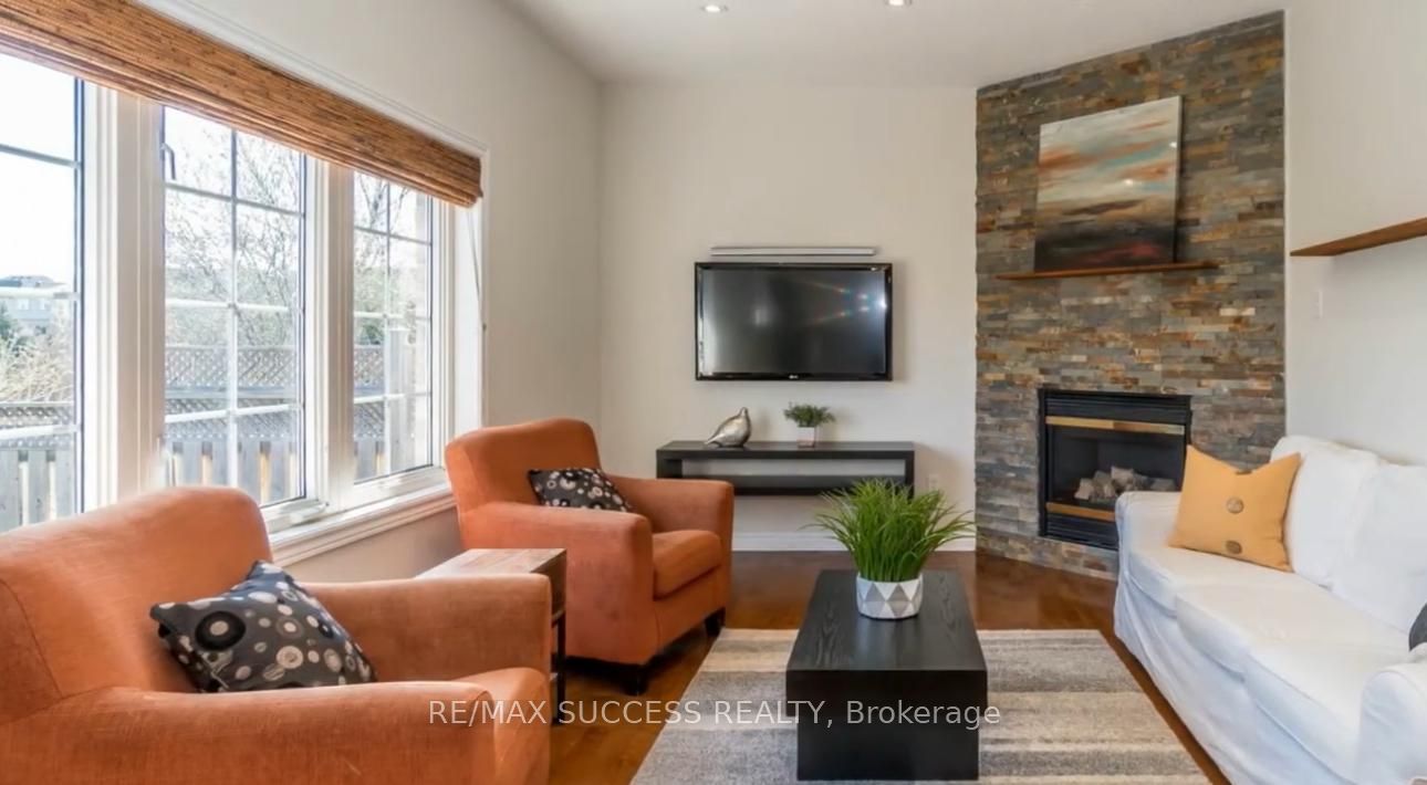 5847 Summerside Drive, Mississauga, ON L5M 6J5 photo 2