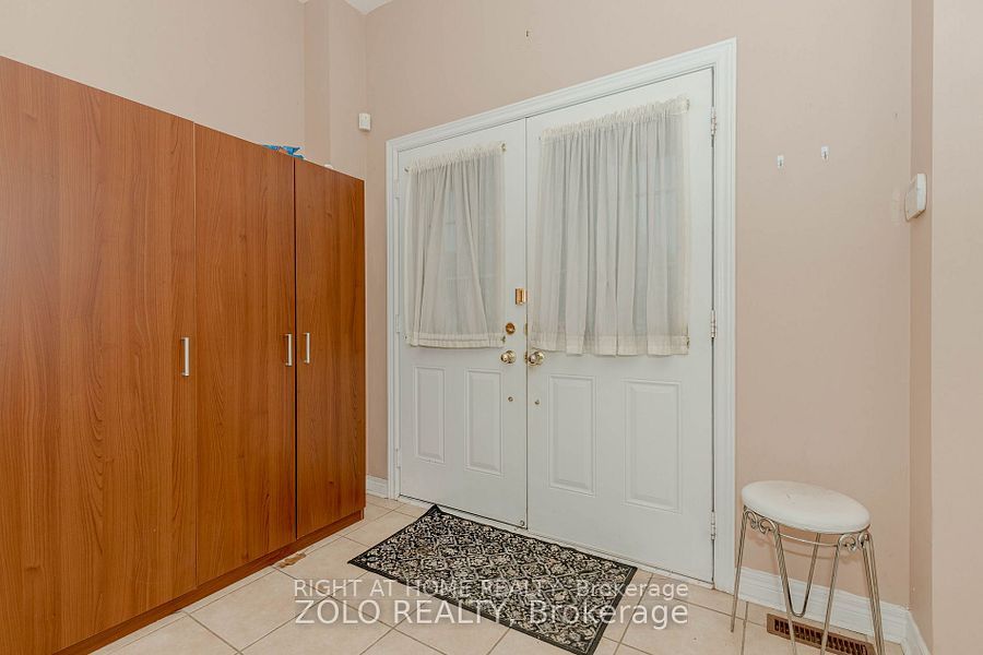 30 Tatra Crescent, Brampton, ON L6Y 0K6 photo 3