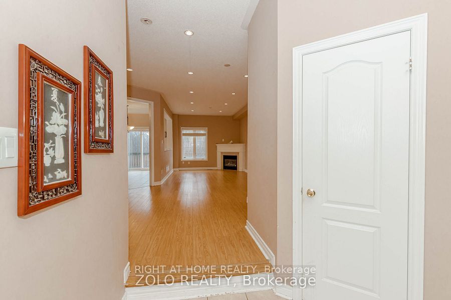 30 Tatra Crescent, Brampton, ON L6Y 0K6 photo 4